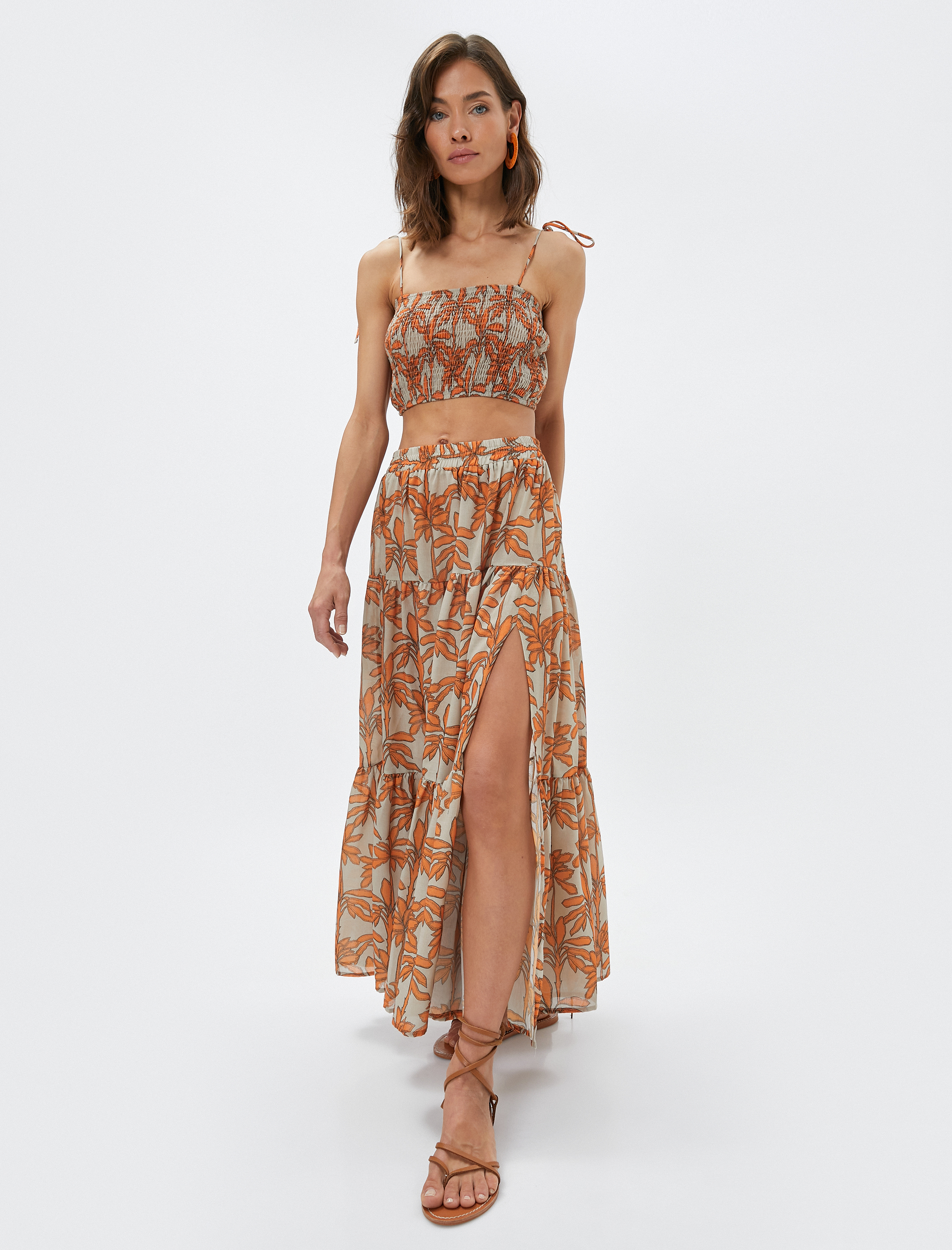   Melis Ağazat X Koton - Yırtmaçlı Çiçekli Katlı Midi Etek