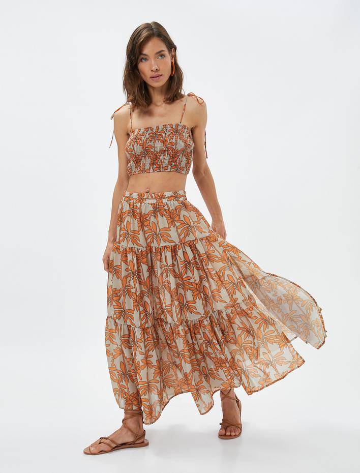  Melis Ağazat X Koton - Yırtmaçlı Çiçekli Katlı Midi Etek