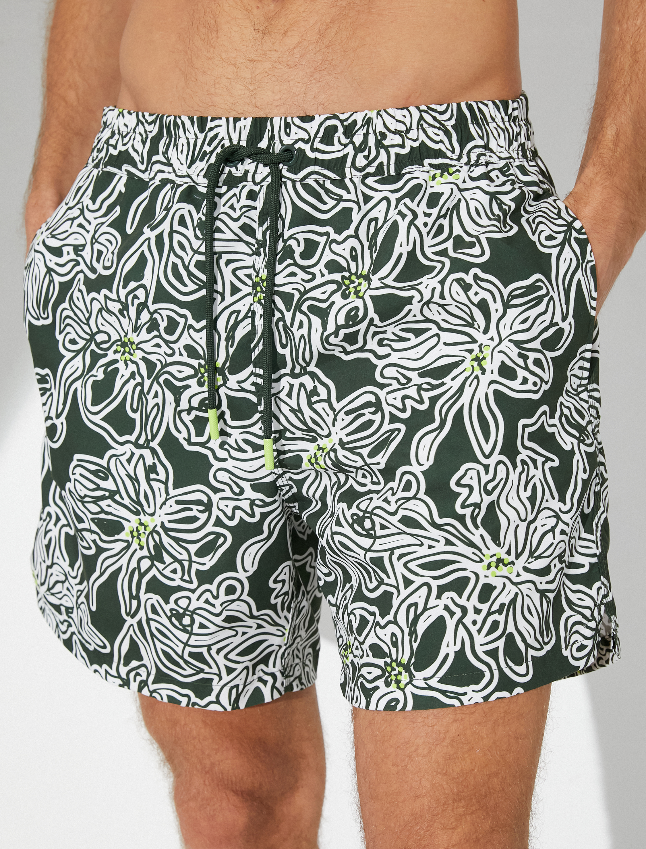   Deniz Şortu Çiçekli Beli Bağcıklı Cepli