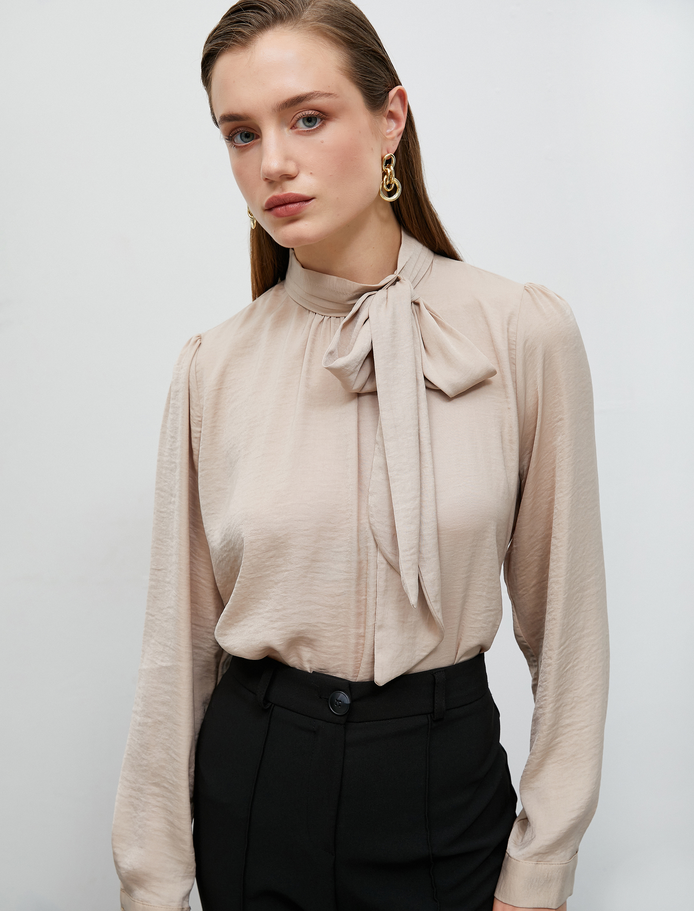   Fiyonk Detaylı Bluz Uzun Kollu