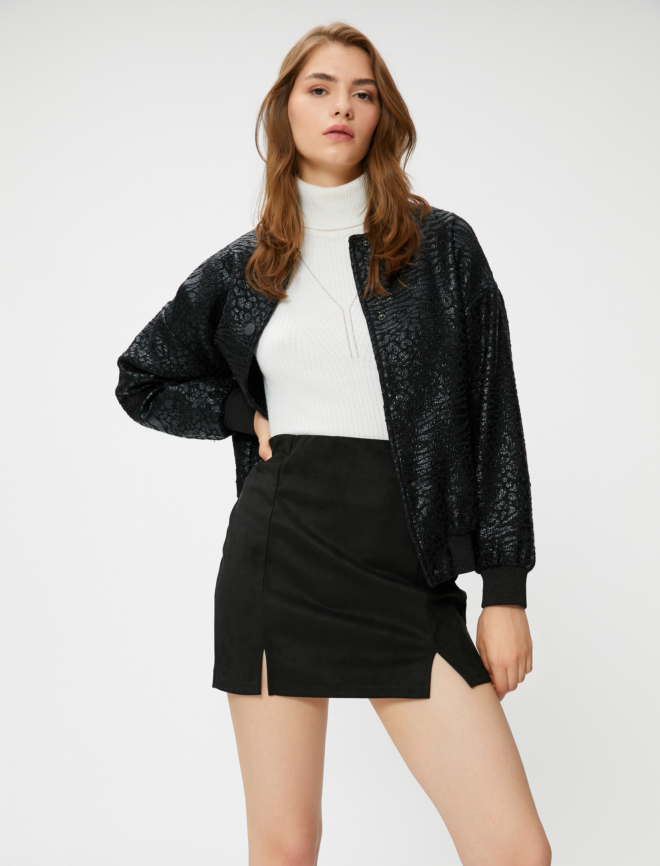 Süet Görünümlü Mini Etek Yırtmaç Detaylı