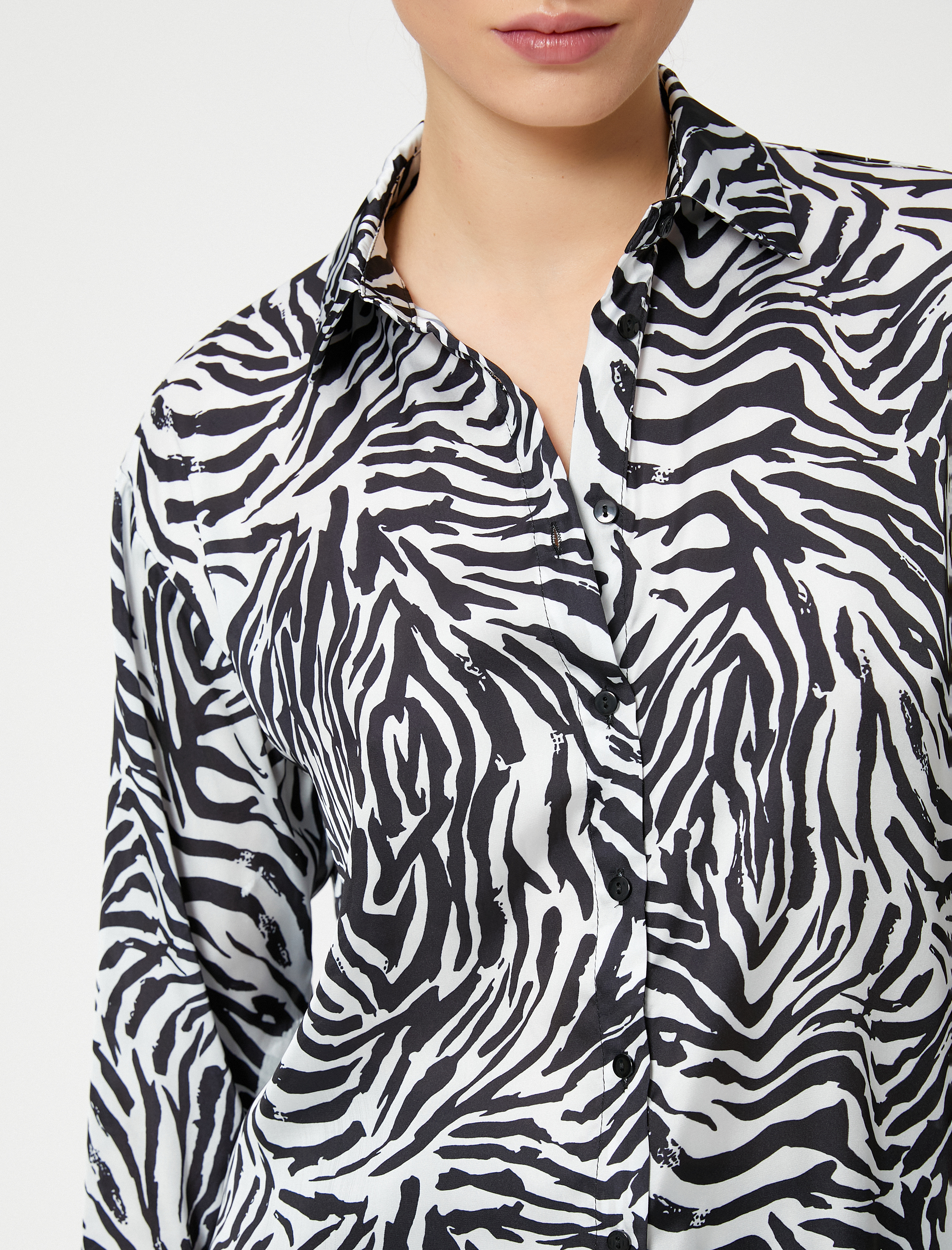   Uzun Kollu Gömlek Düğmeli