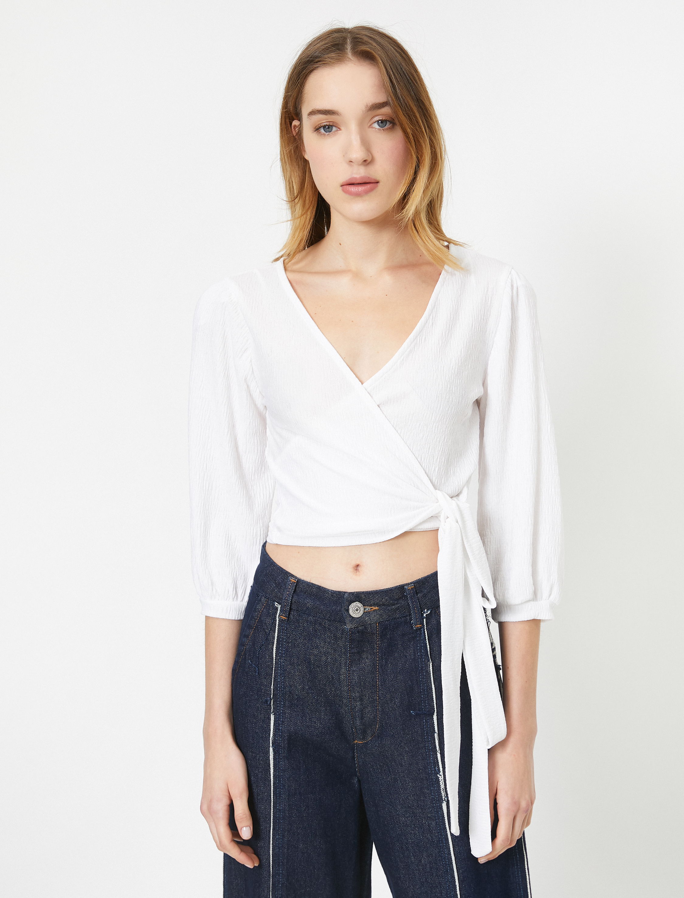   V Yaka Kısa Kollu Beli Bağlamalı Tişört