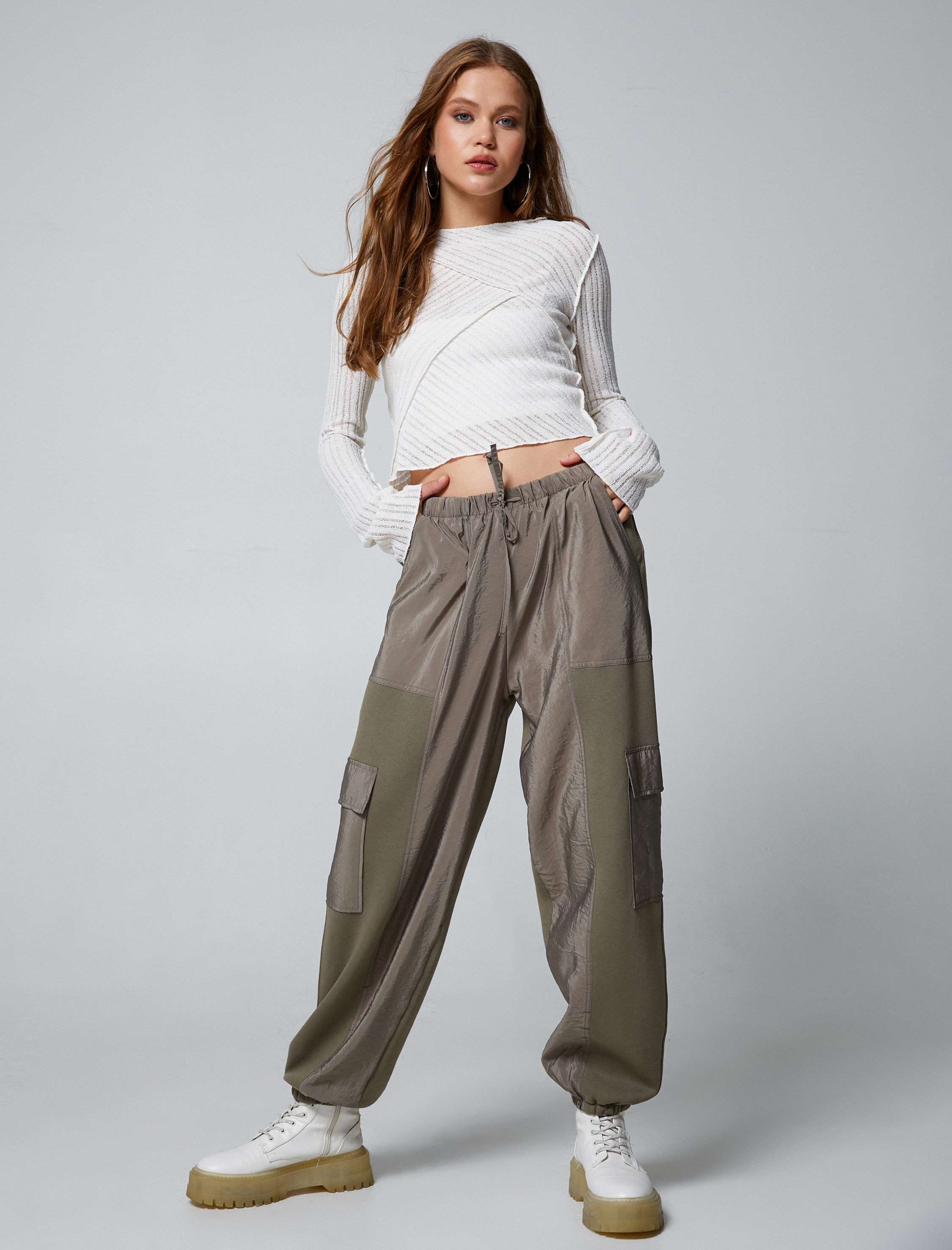   Şardonlu Jogger Eşofman Altı Kargo Cepli Beli Bağcıklı Parlak Kumaş Detaylı