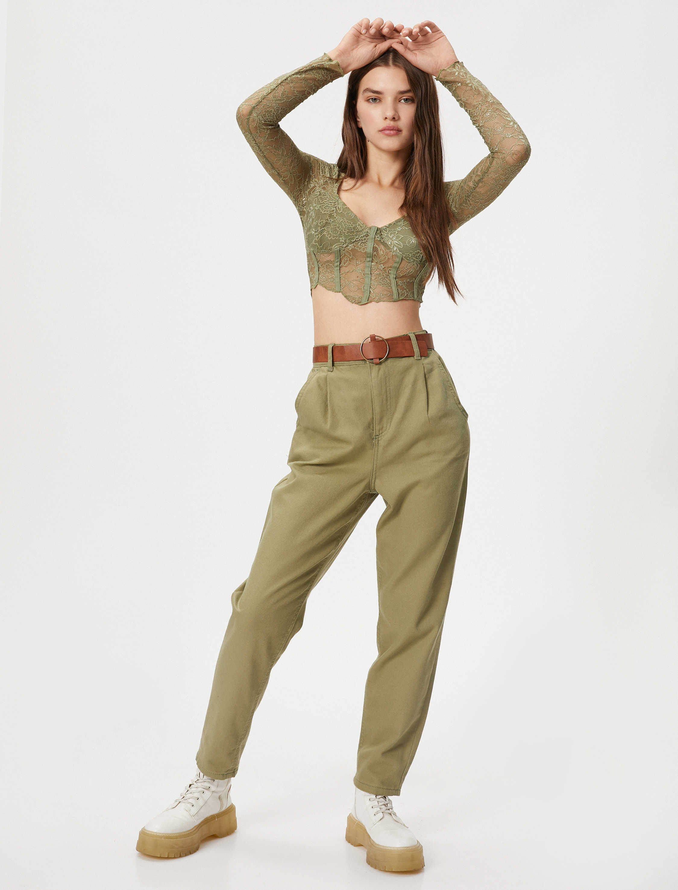   Havuç Pantolon Gabardin Kumaş Kemer Detaylı Hafif Daralan Paça Cepli