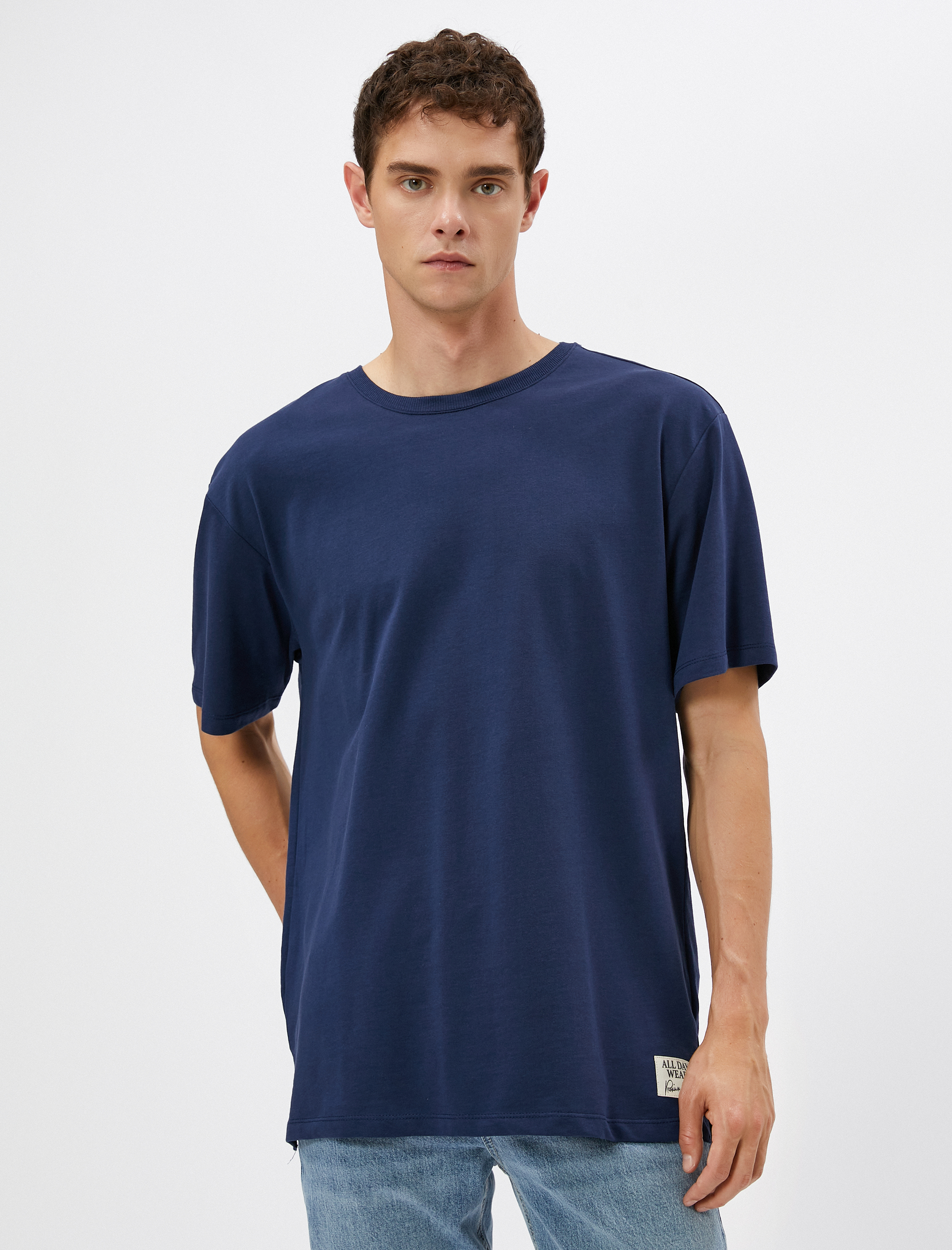   Basic Tişört Bisiklet Yaka Etiket Baskı Detaylı Pamuklu