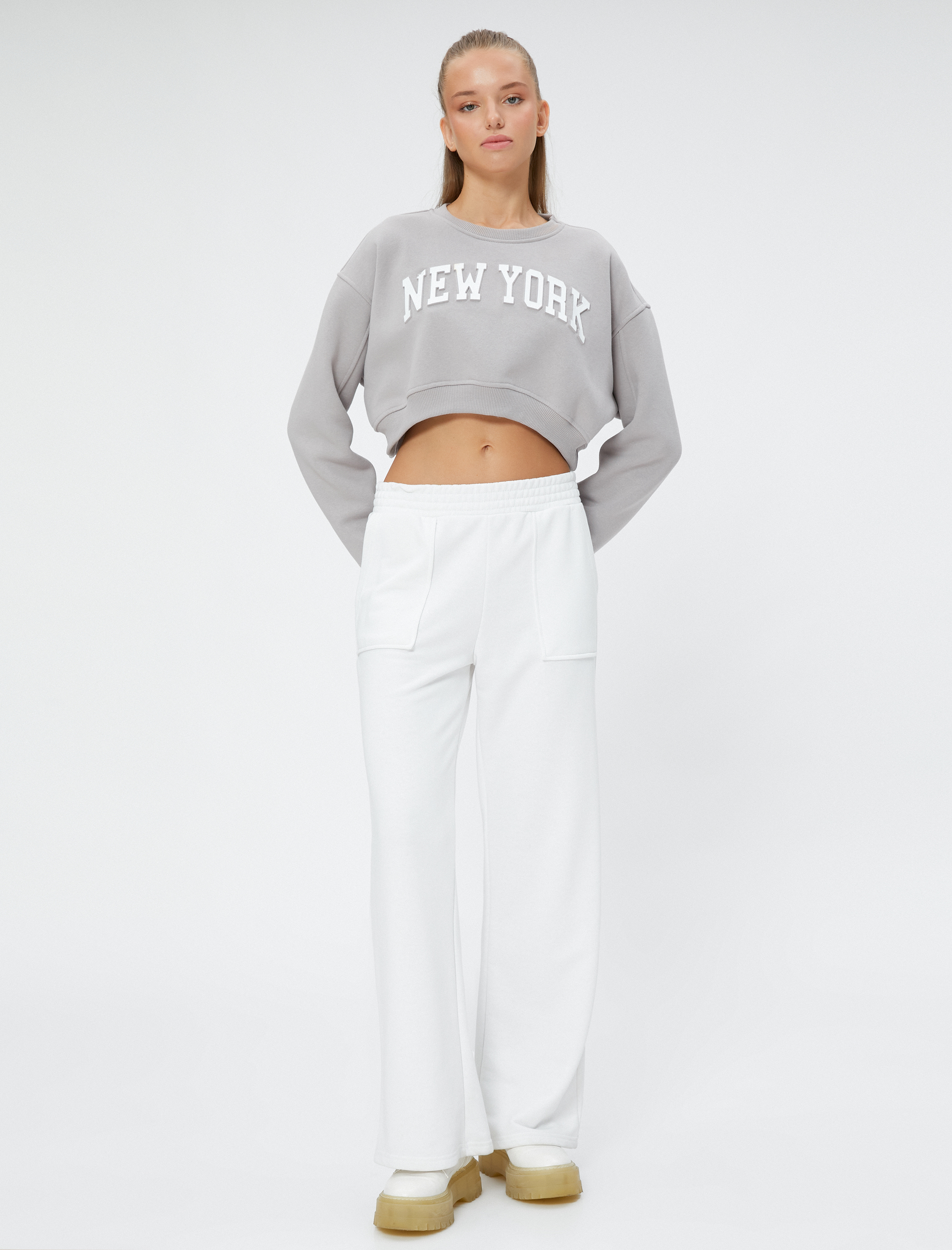 Şardonlu Crop Sweatshirt Slogan Baskılı Rahat Kesim Uzun Kollu