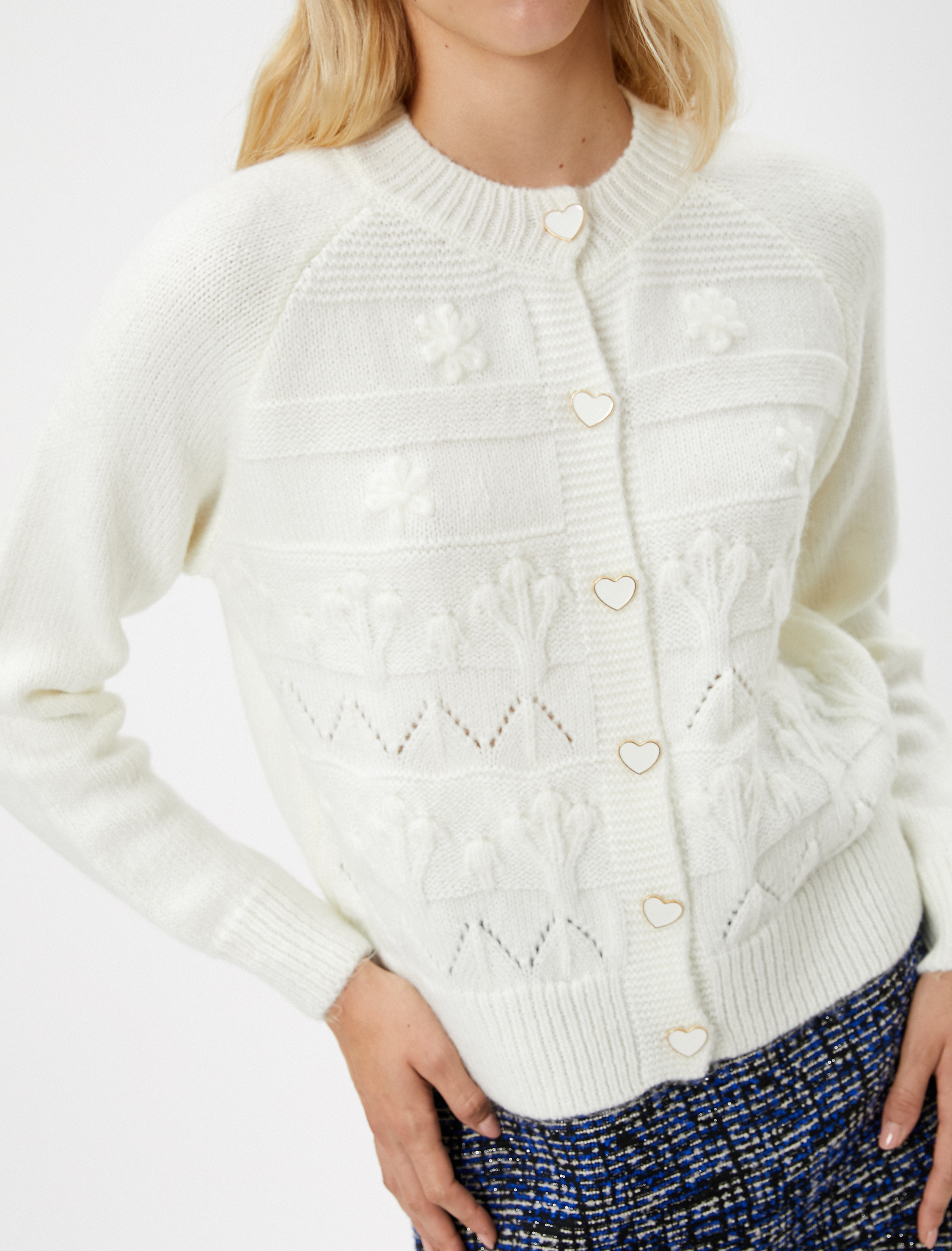   Hırka Kalp Düğmeli Yumuşak Dokulu Yuvarlak Yaka Uzun Kollu