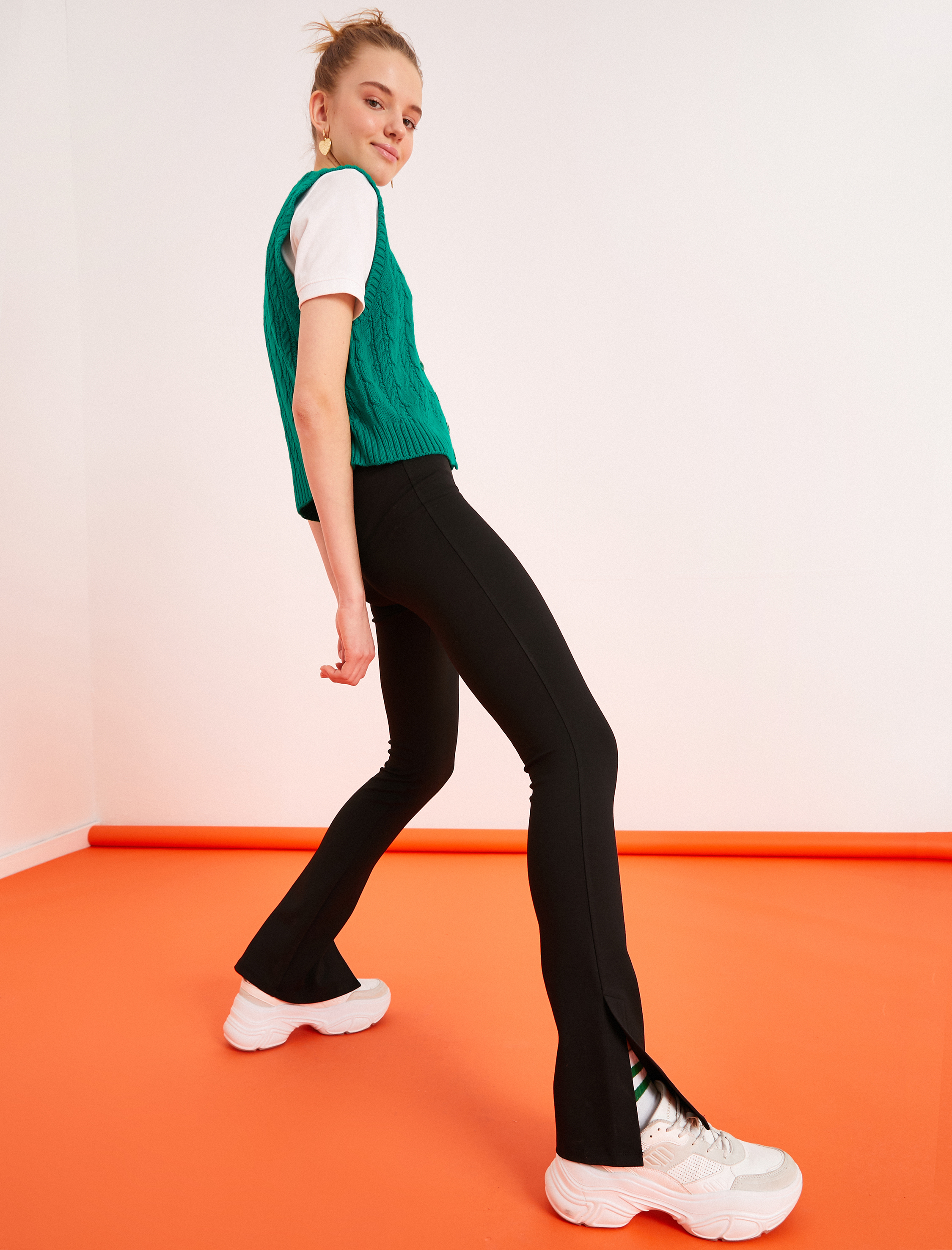   Yüksek Bel Paçası Yırtmaçlı Tayt