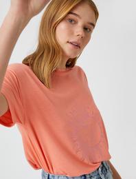 Bisiklet Yaka Kısa Kollu Baskılı Tişört