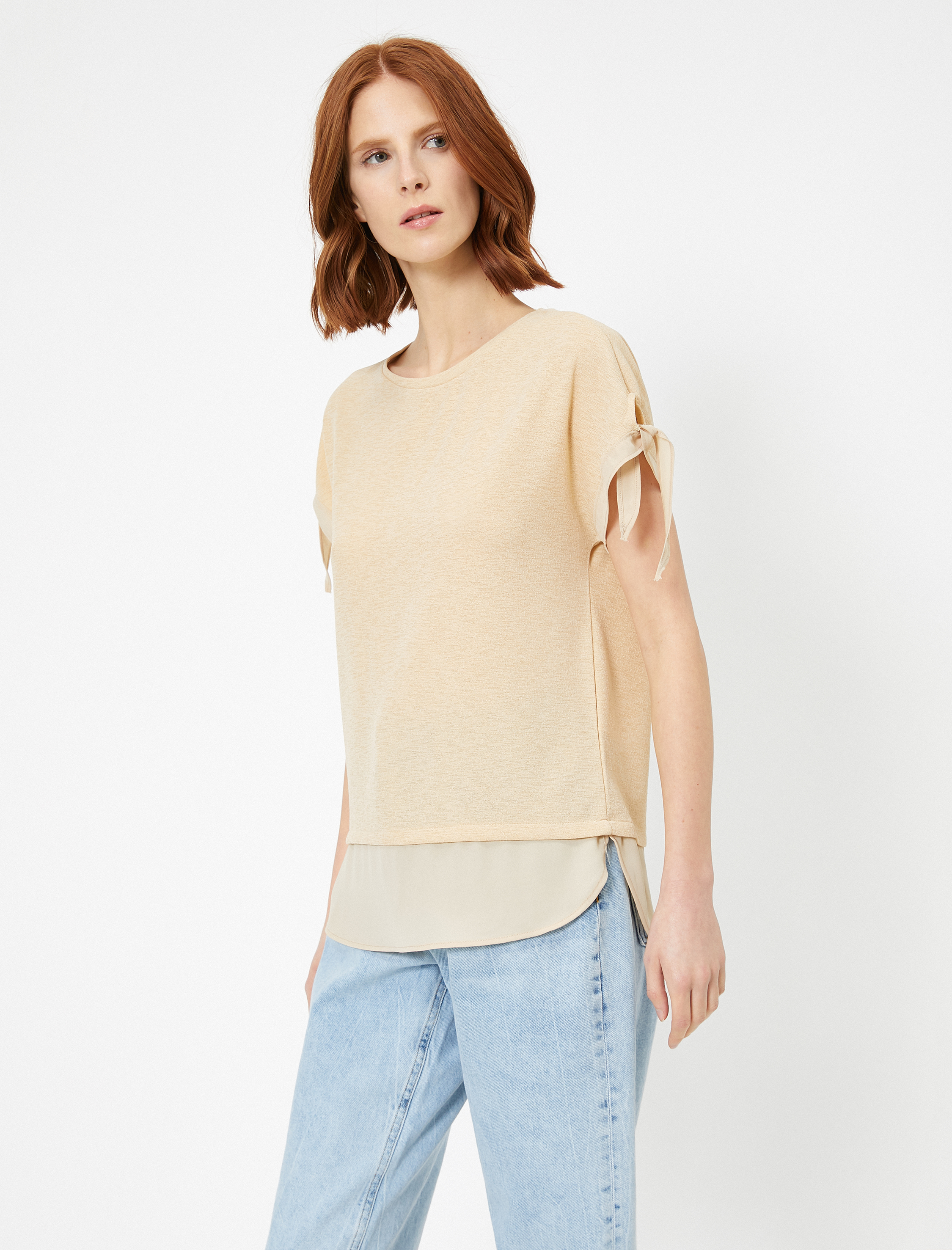   Kol ve Etek Ucu Detaylı Bisiklet Yaka Tişört