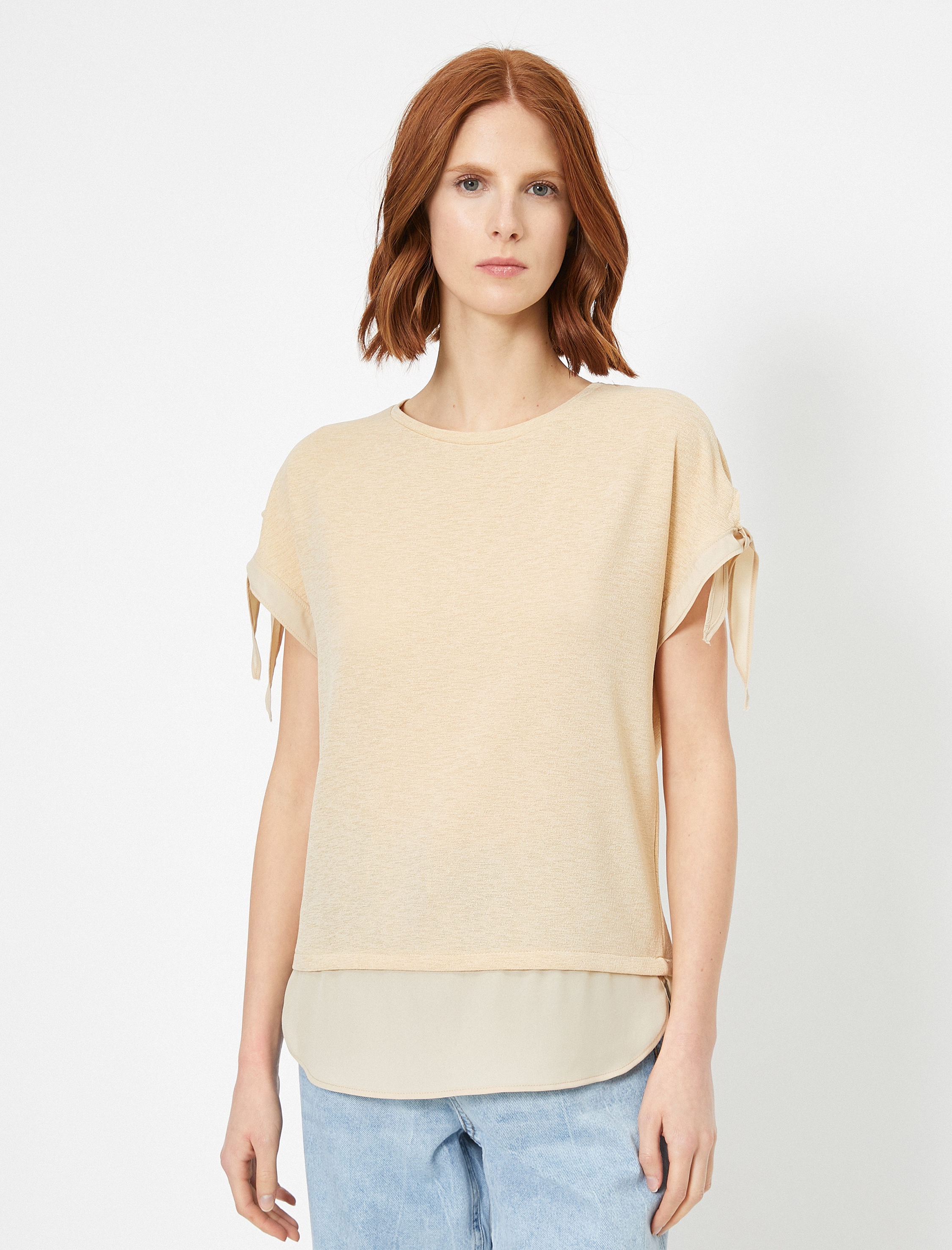   Kol ve Etek Ucu Detaylı Bisiklet Yaka Tişört