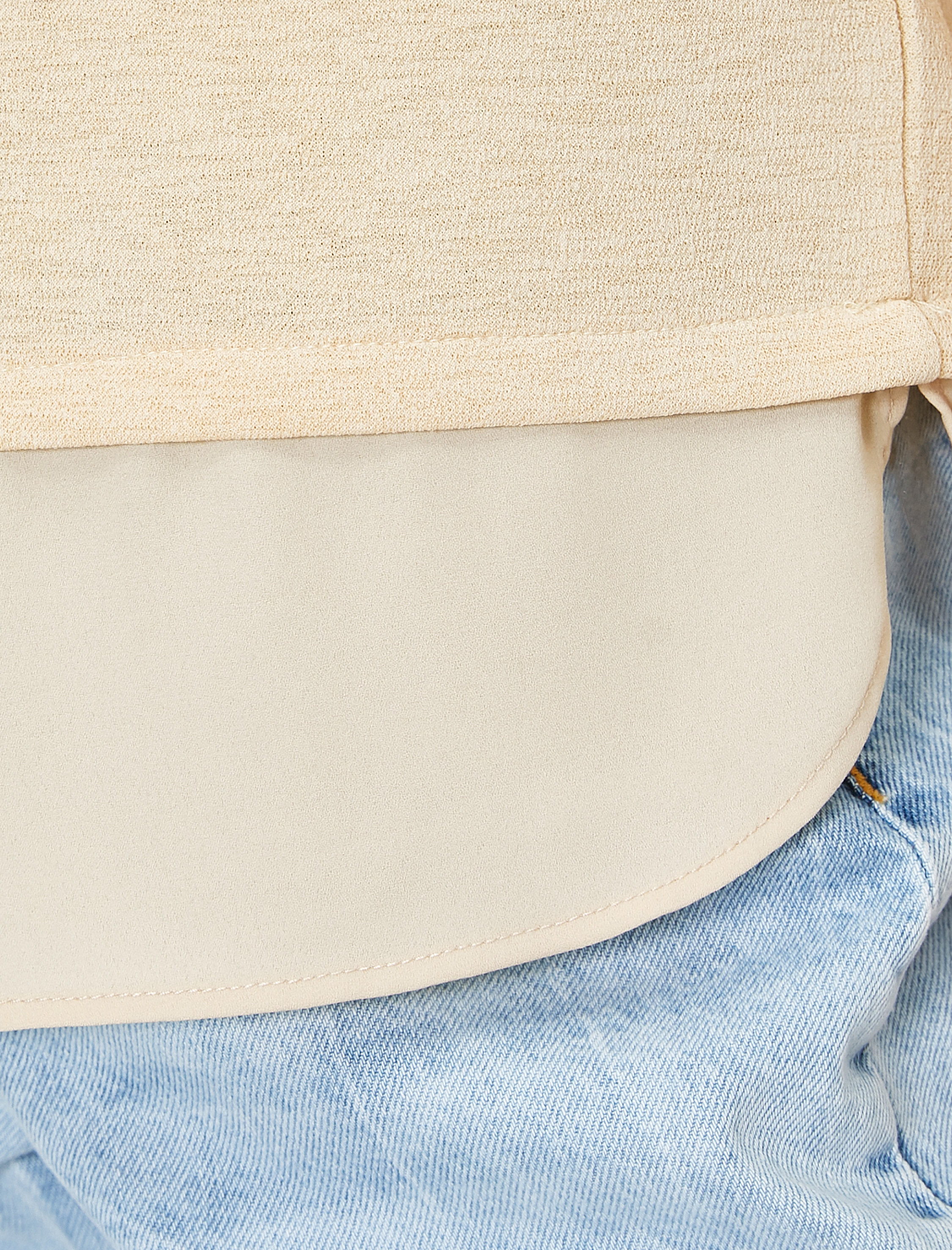   Kol ve Etek Ucu Detaylı Bisiklet Yaka Tişört