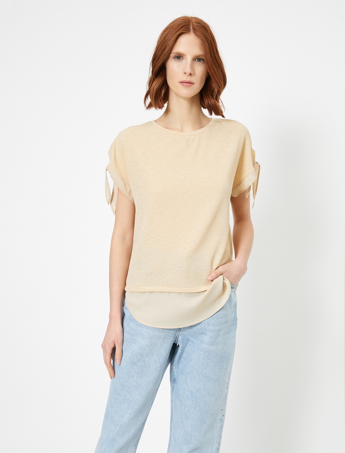  Kol ve Etek Ucu Detaylı Bisiklet Yaka Tişört