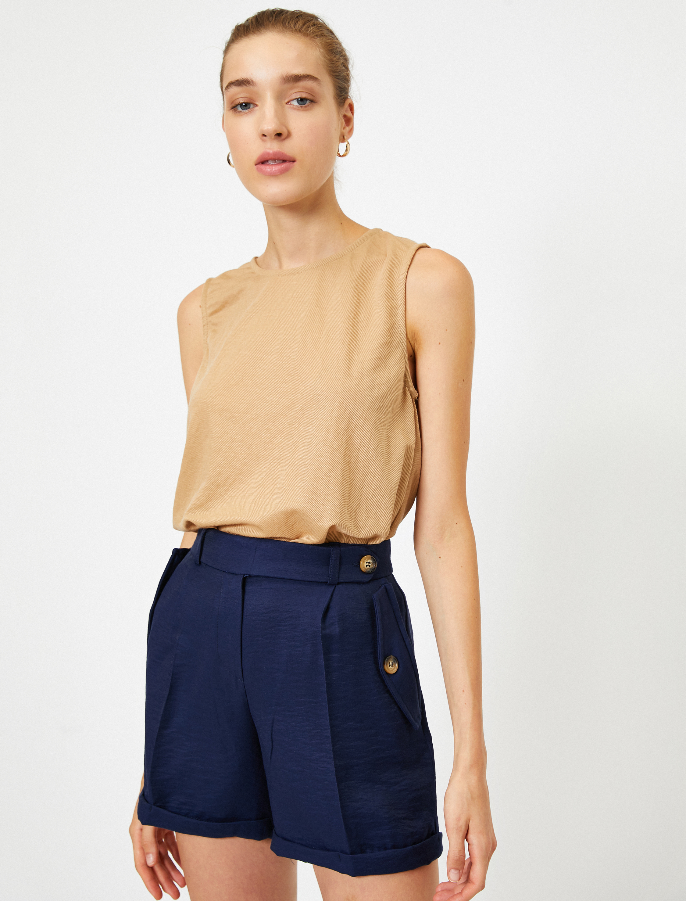   Düğmeli Cepli Şort