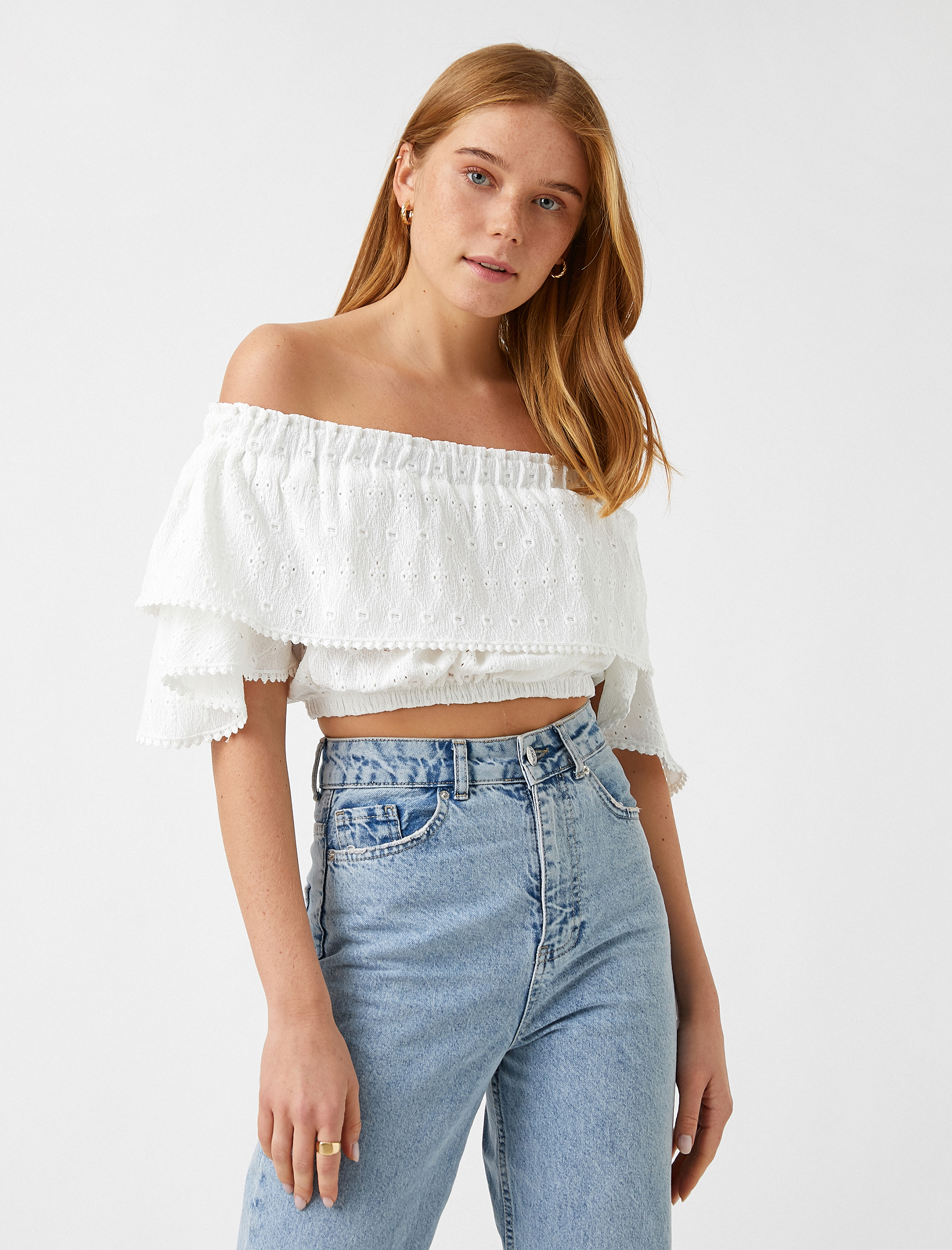   Omuzları Fırfırlı Dantel Detaylı Tişört