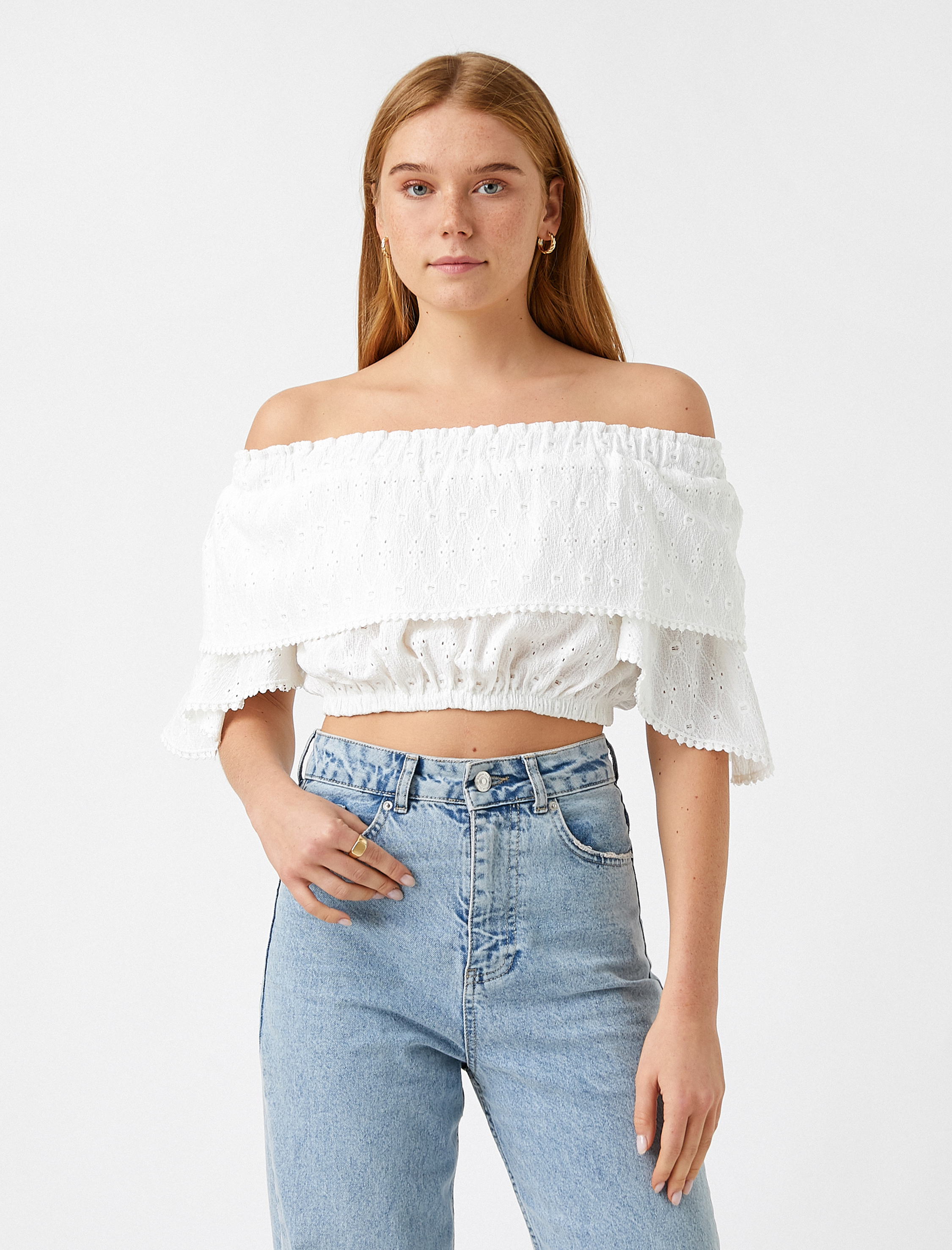   Omuzları Fırfırlı Dantel Detaylı Tişört