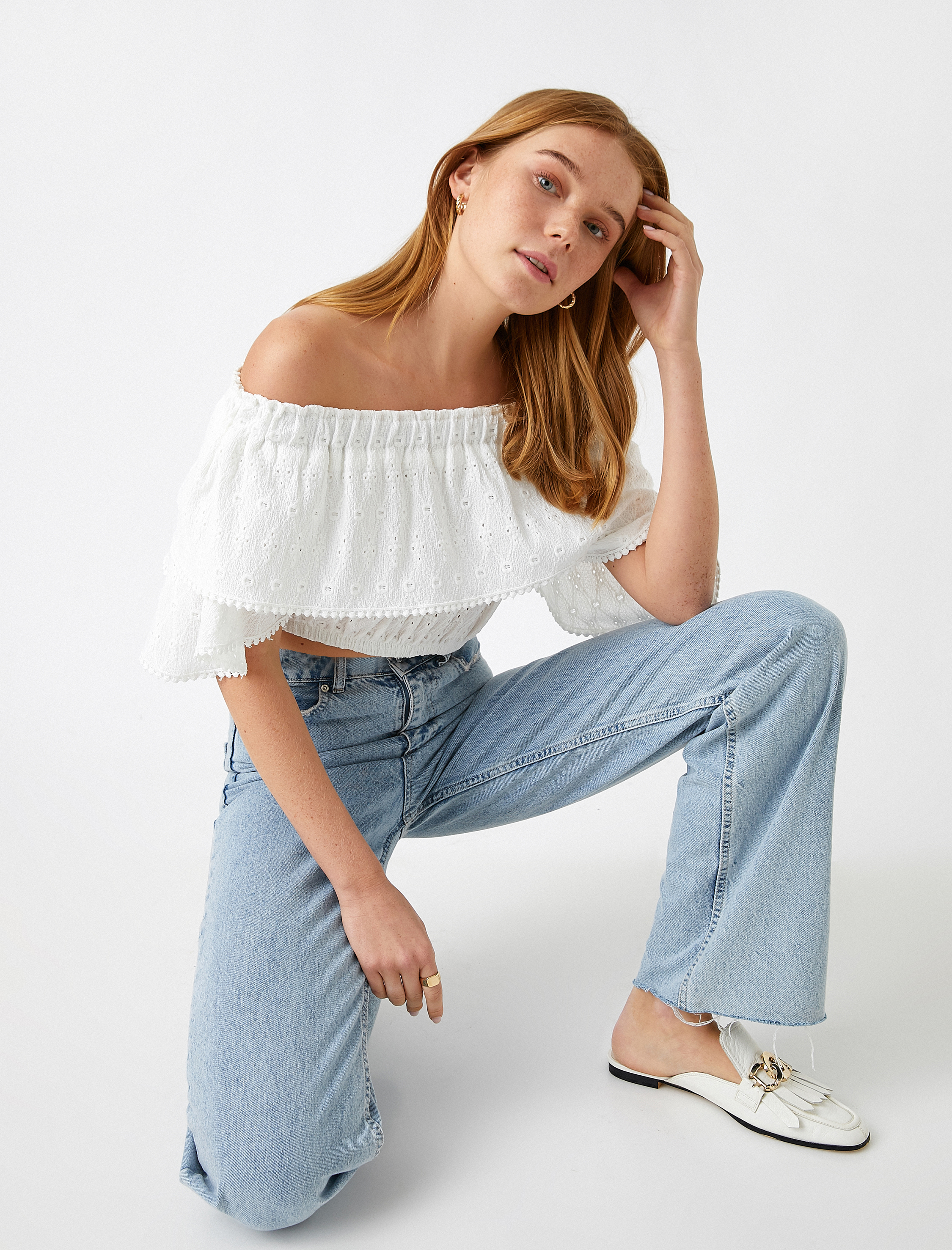   Omuzları Fırfırlı Dantel Detaylı Tişört