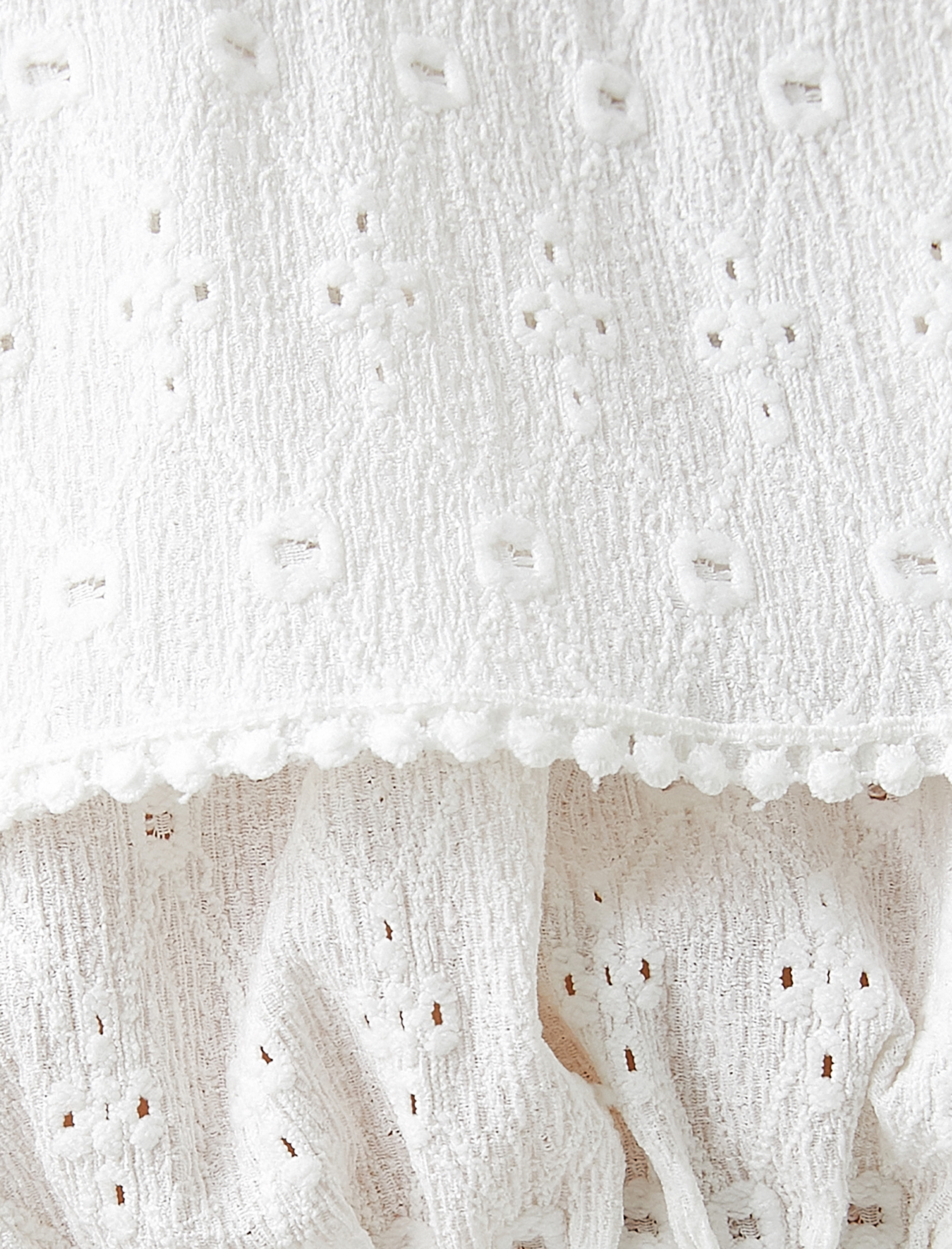   Omuzları Fırfırlı Dantel Detaylı Tişört