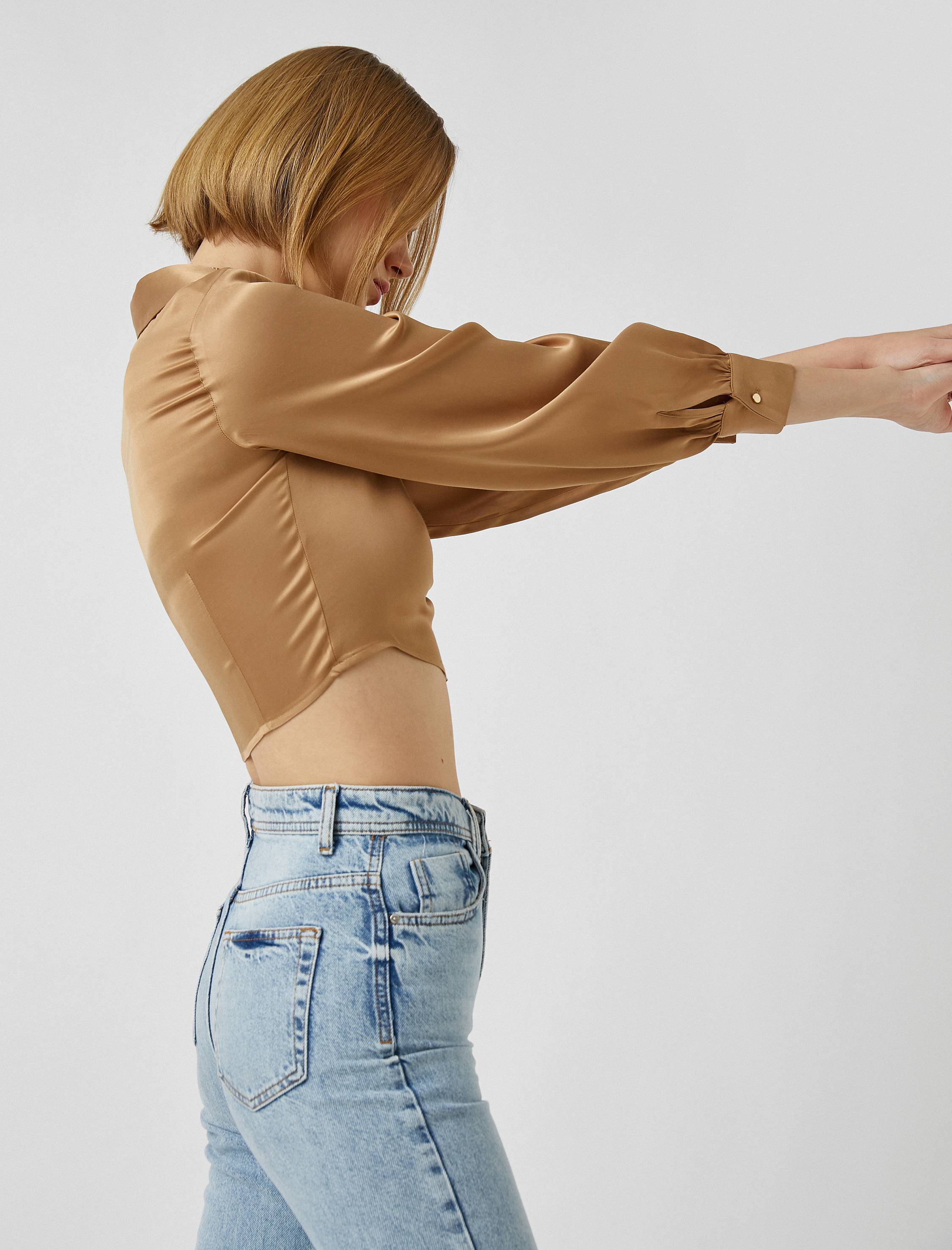   V Yaka Uzun Kollu Crop Bluz