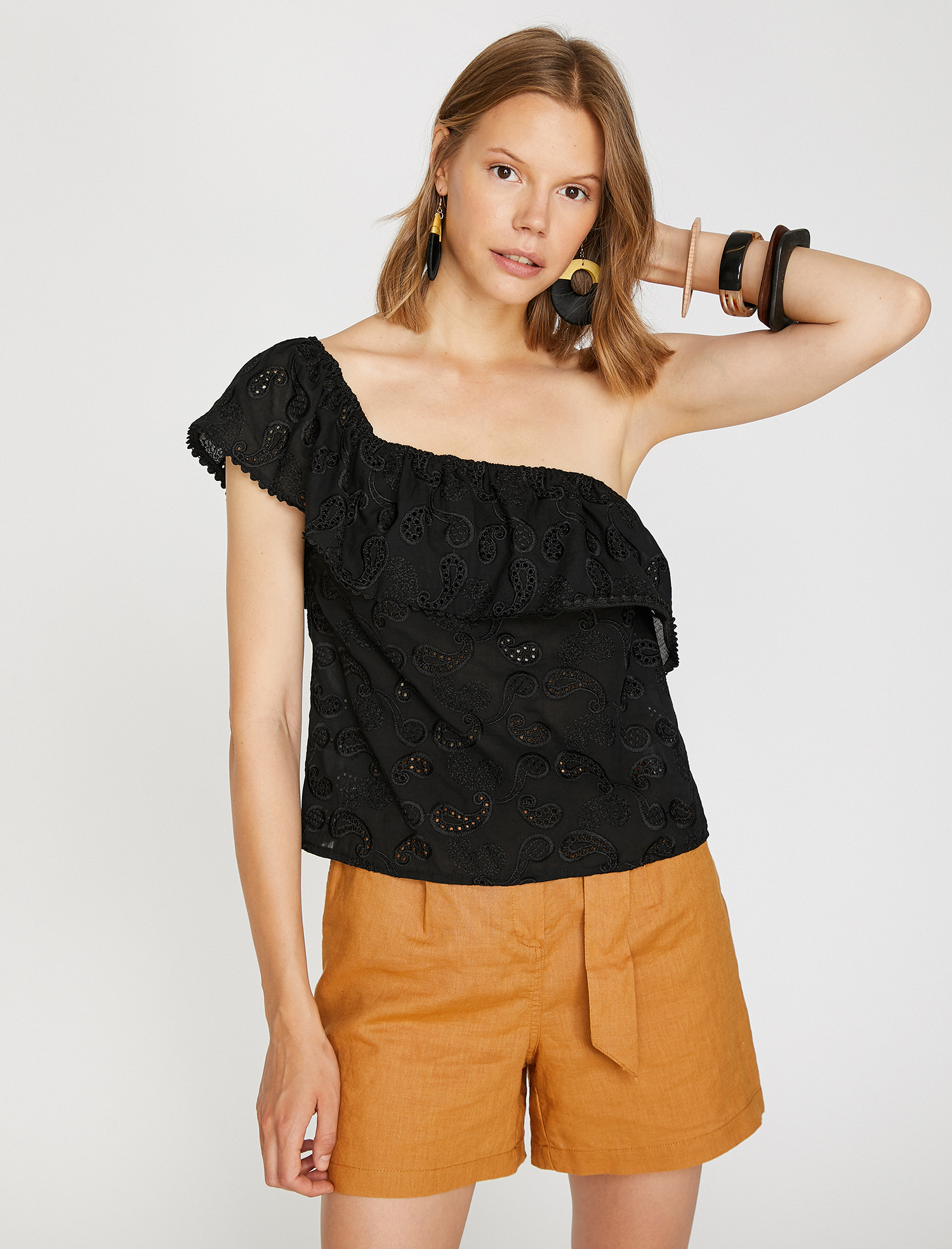   Dantel Detaylı Bluz