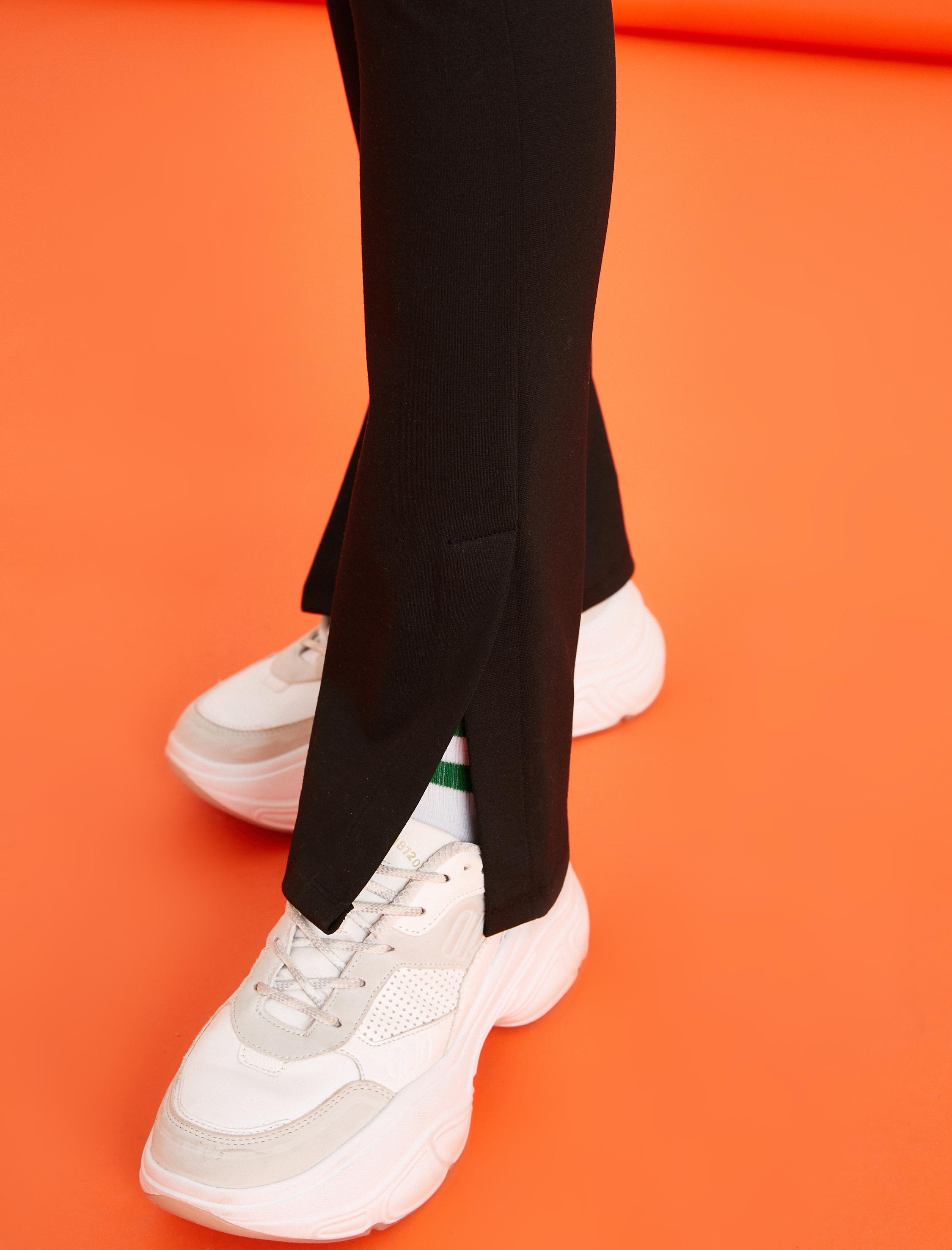   Yüksek Bel Paçası Yırtmaçlı Tayt