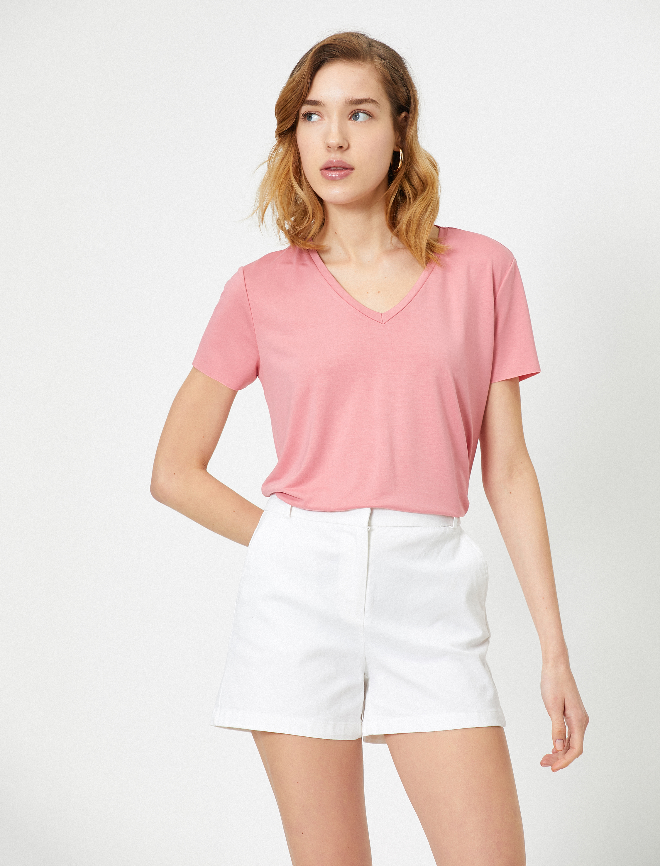   V Yaka Kısa Kollu Tişört