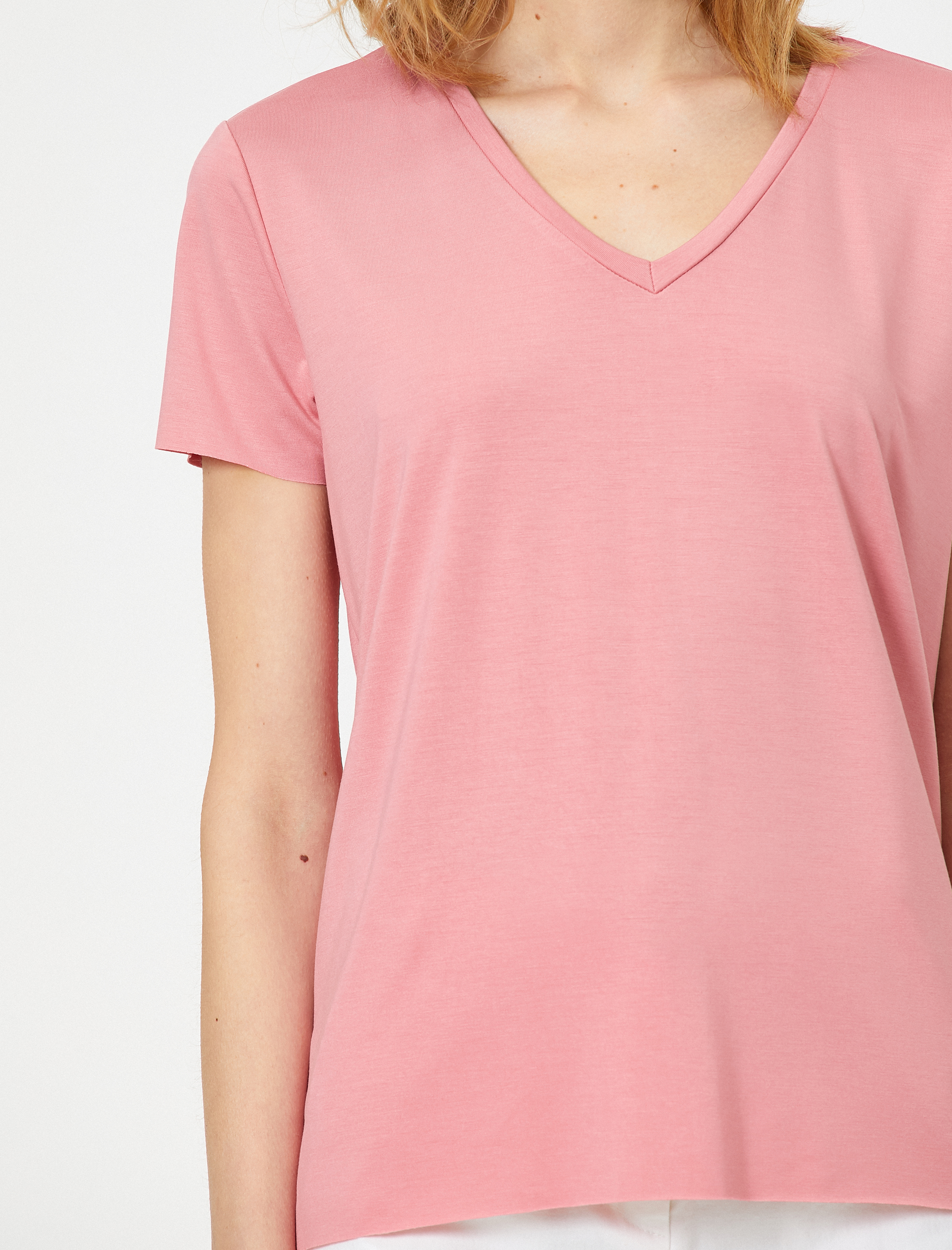   V Yaka Kısa Kollu Tişört