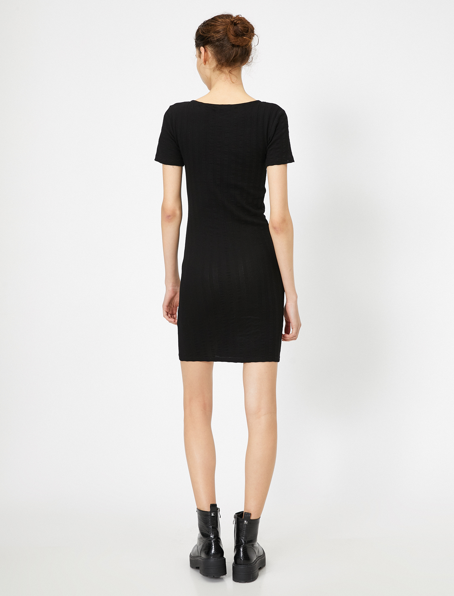   Önü Düğmeli Kısa Kollu Slim Mini Elbise