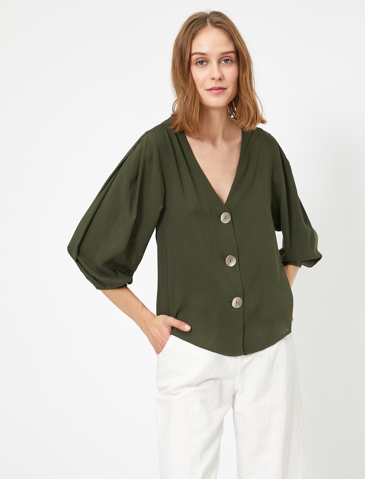   Düğme Detaylı V Yaka Bluz