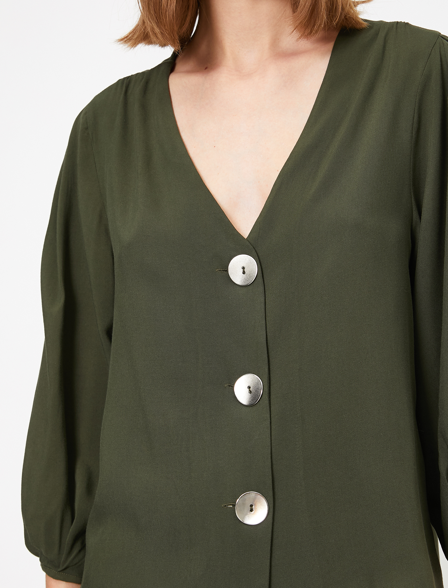   Düğme Detaylı V Yaka Bluz