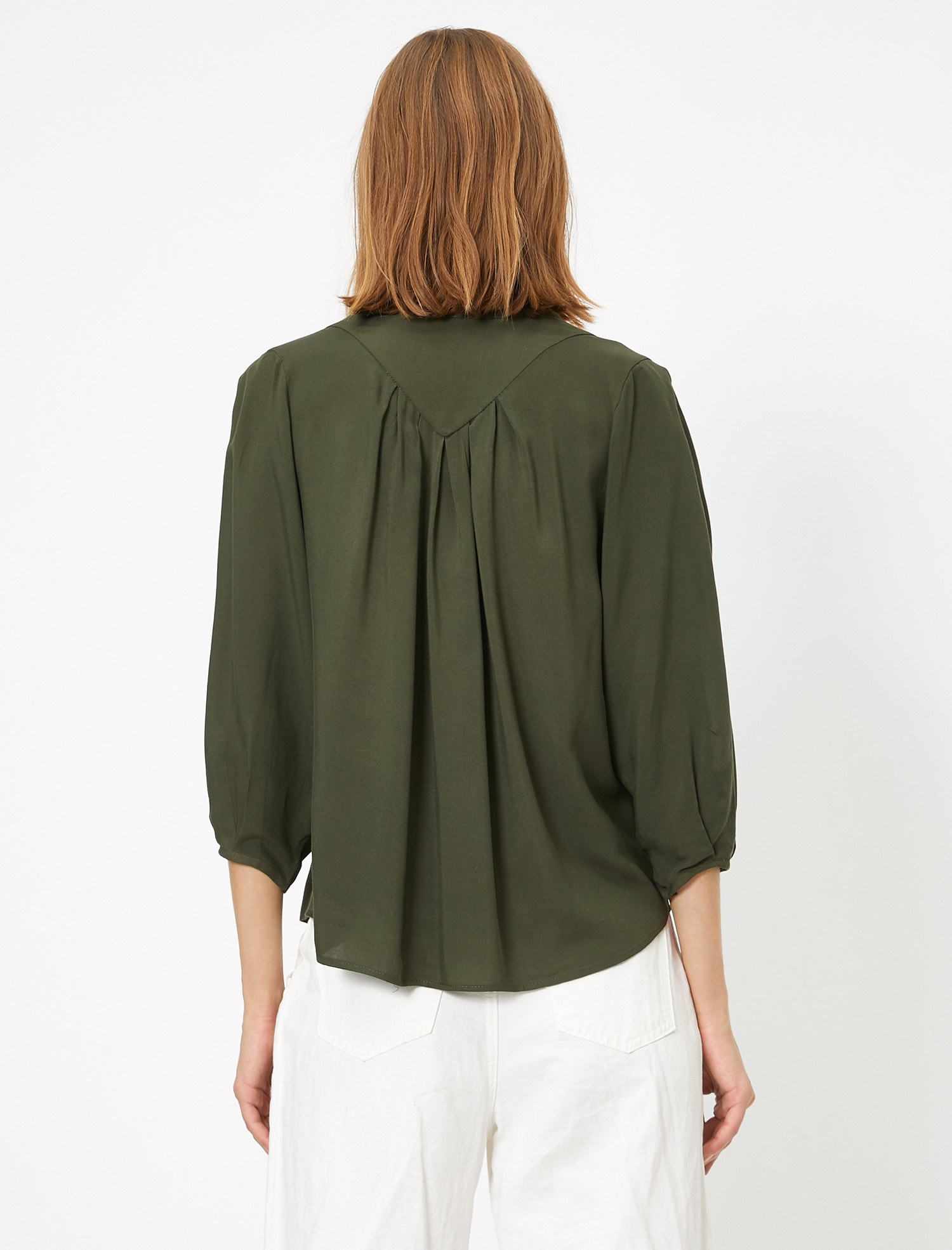   Düğme Detaylı V Yaka Bluz