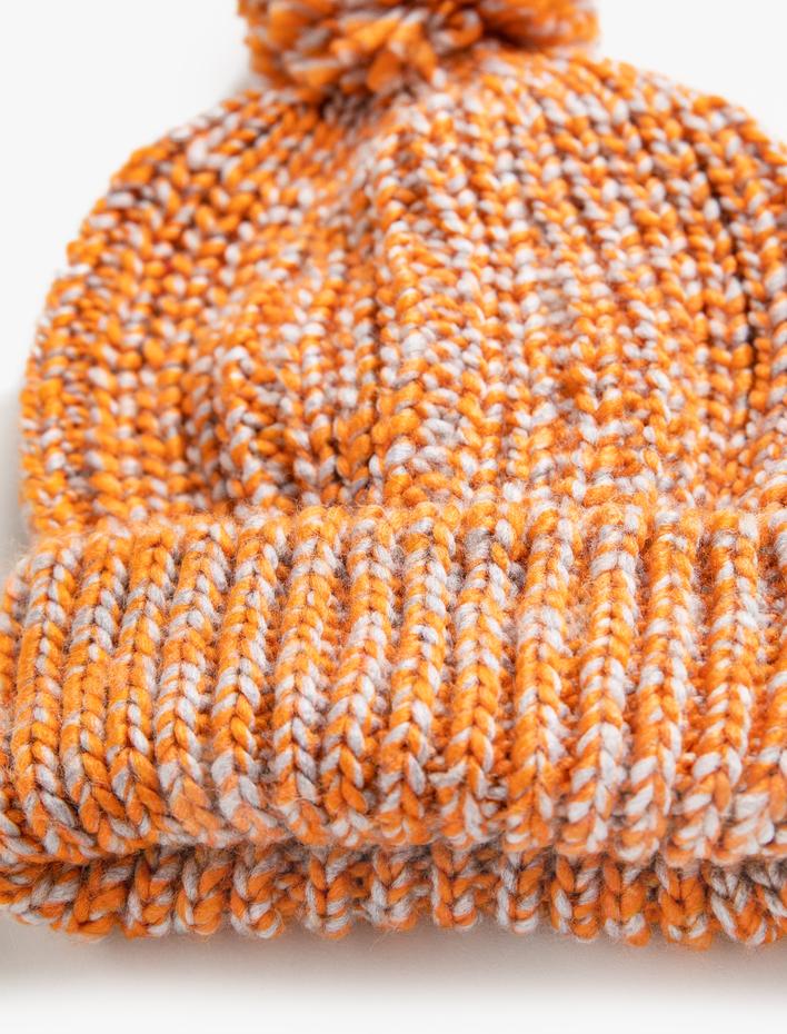 Kadın Ponponlu Örgü Bere