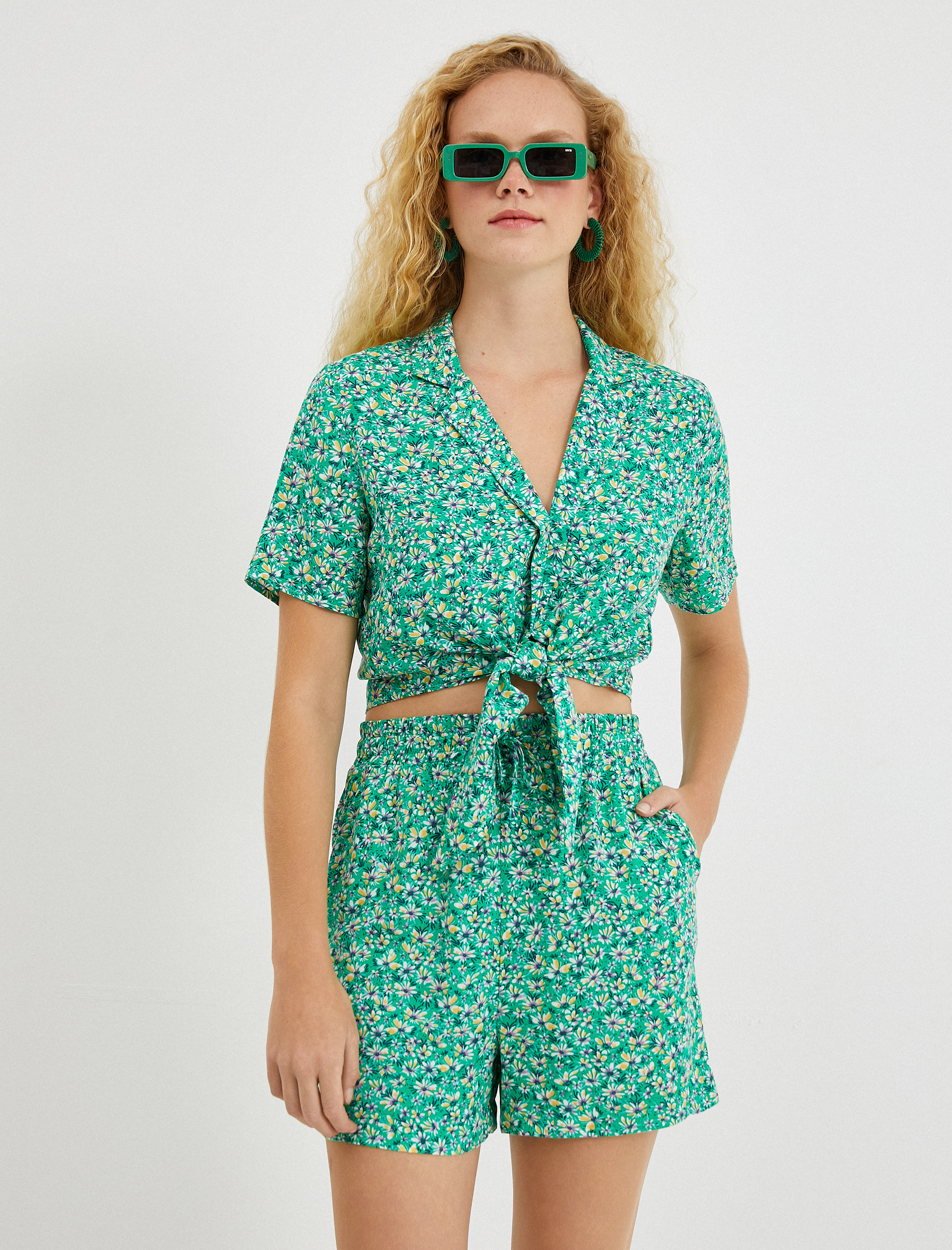   Desenli Crop Gömlek Kısa Kollu Beli Bağlamalı