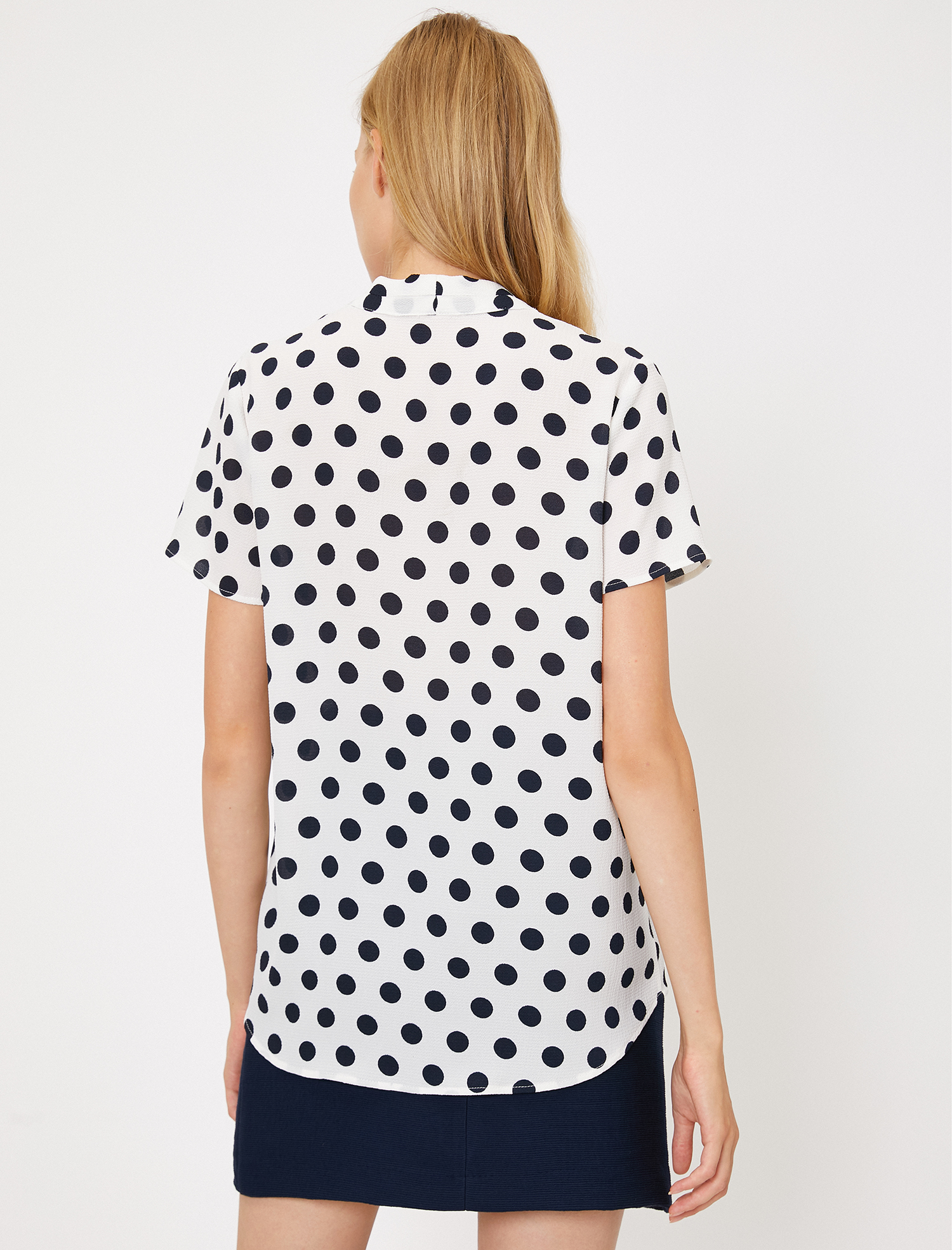   Düğme Detaylı Tişört