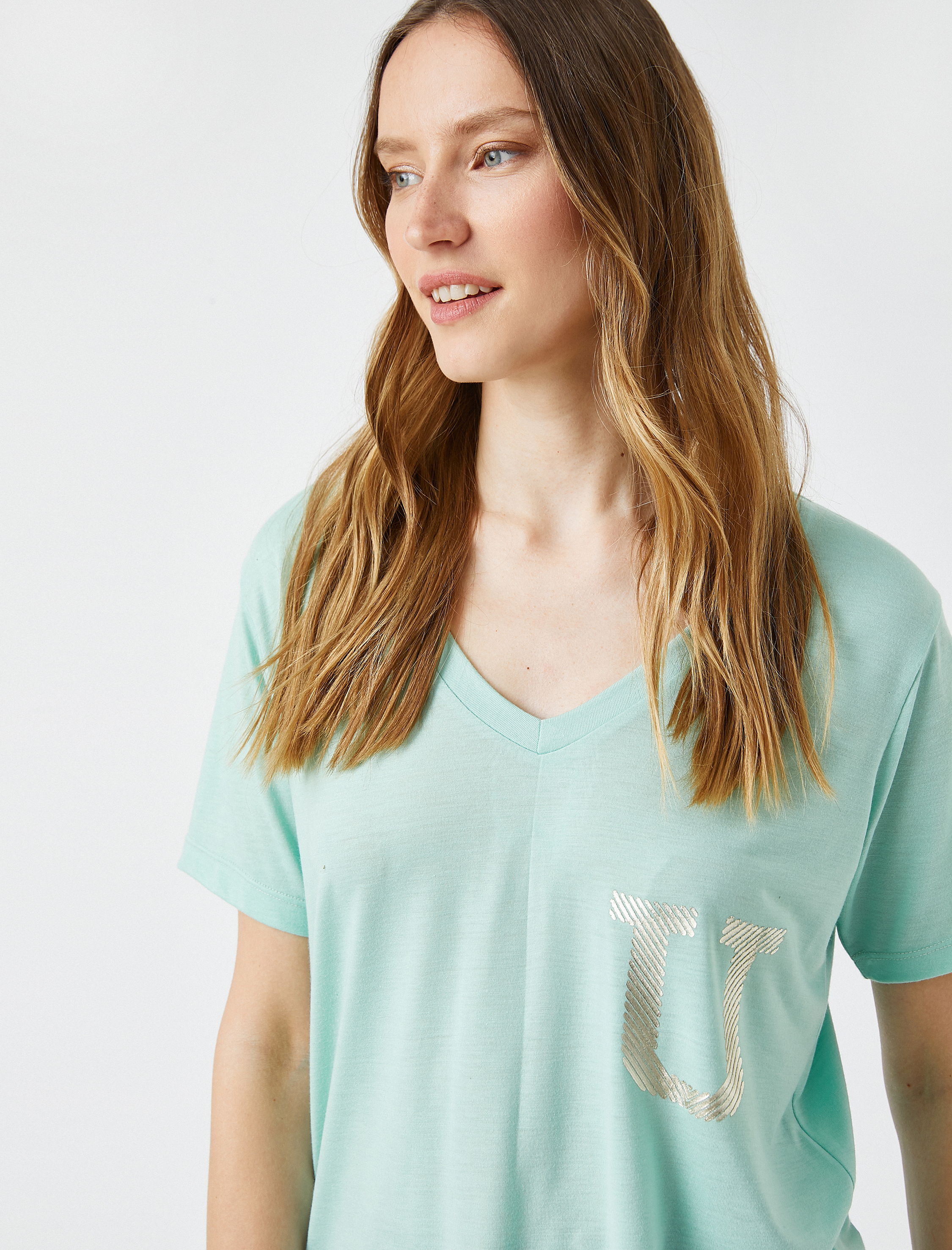   Harf Baskılı Tişört V Yaka Kısa Kollu