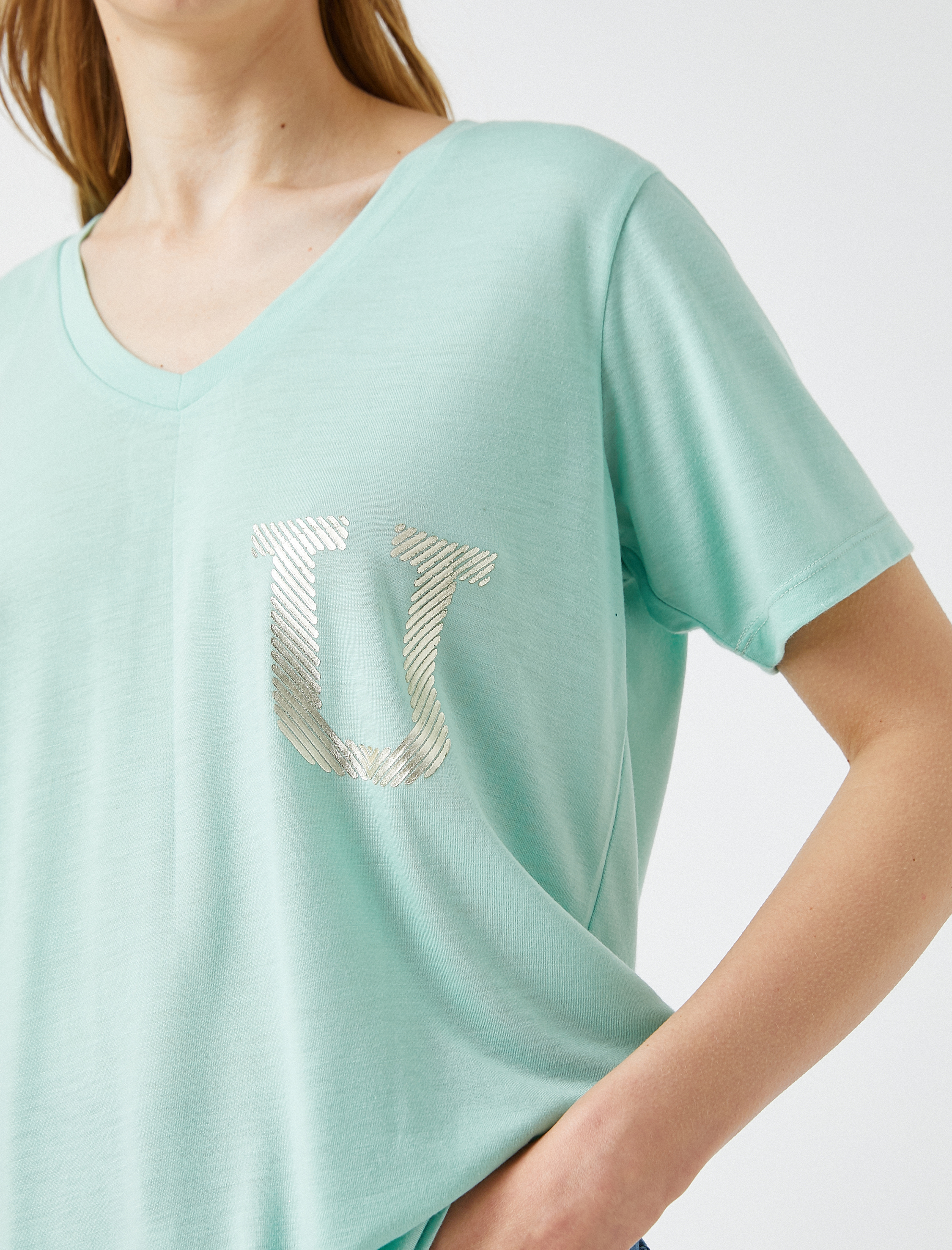   Harf Baskılı Tişört V Yaka Kısa Kollu