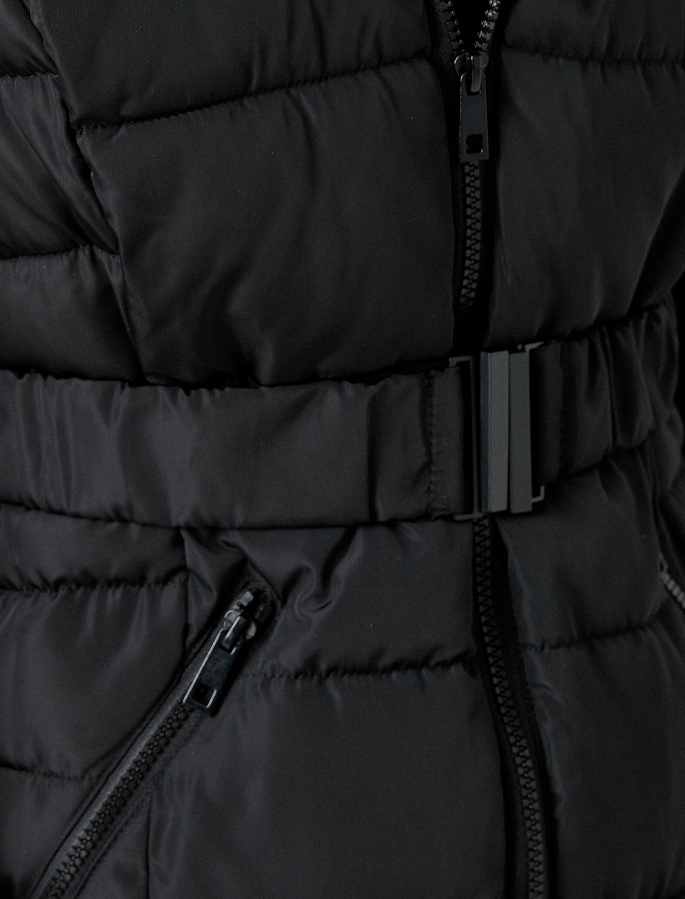   Kapüşonlu Suni Kürk Detaylı Kapitoneli Şişme Mont