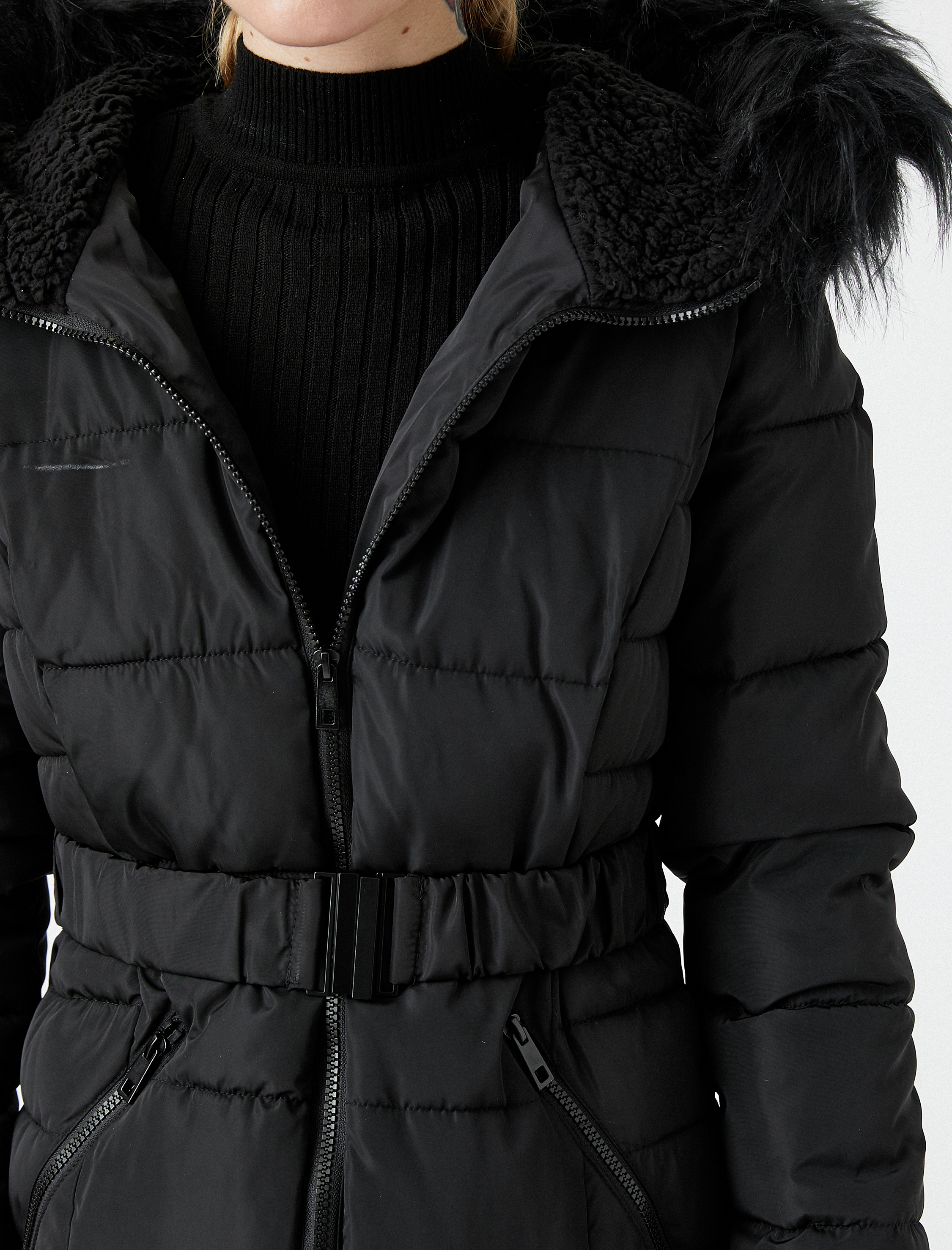   Kapüşonlu Suni Kürk Detaylı Kapitoneli Şişme Mont