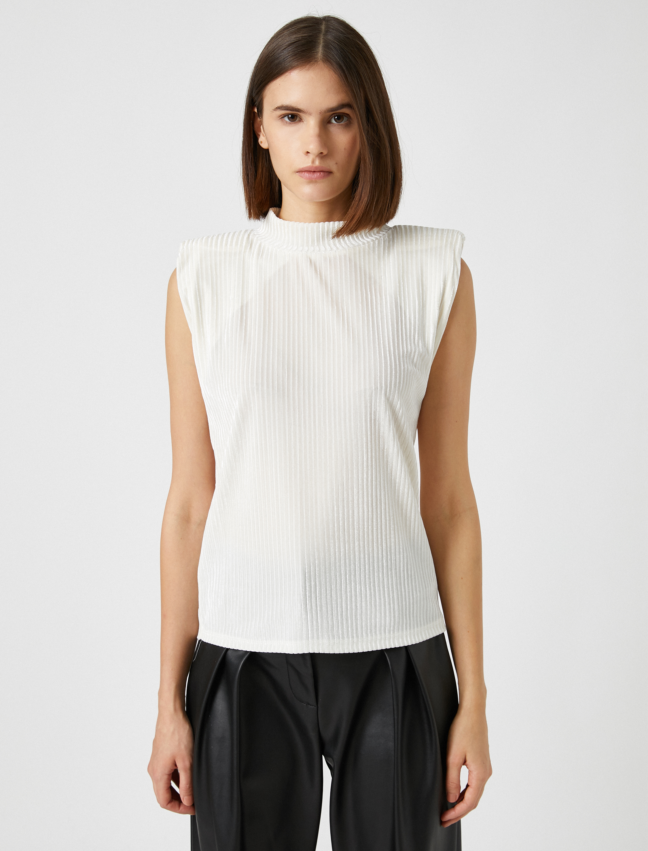   Vatkalı Dik Yaka Kadife Tişört