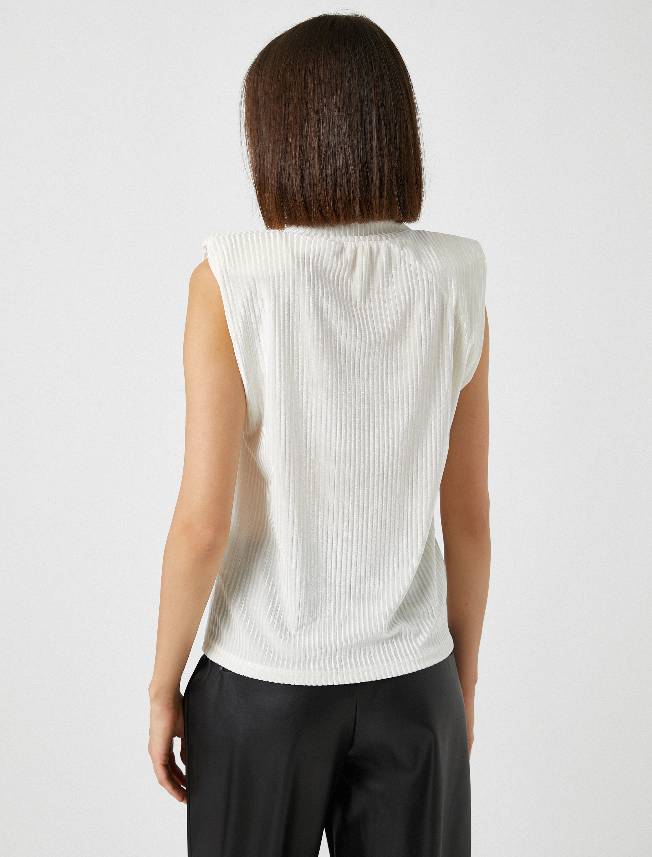   Vatkalı Dik Yaka Kadife Tişört