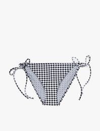 Kareli Bikini Altı