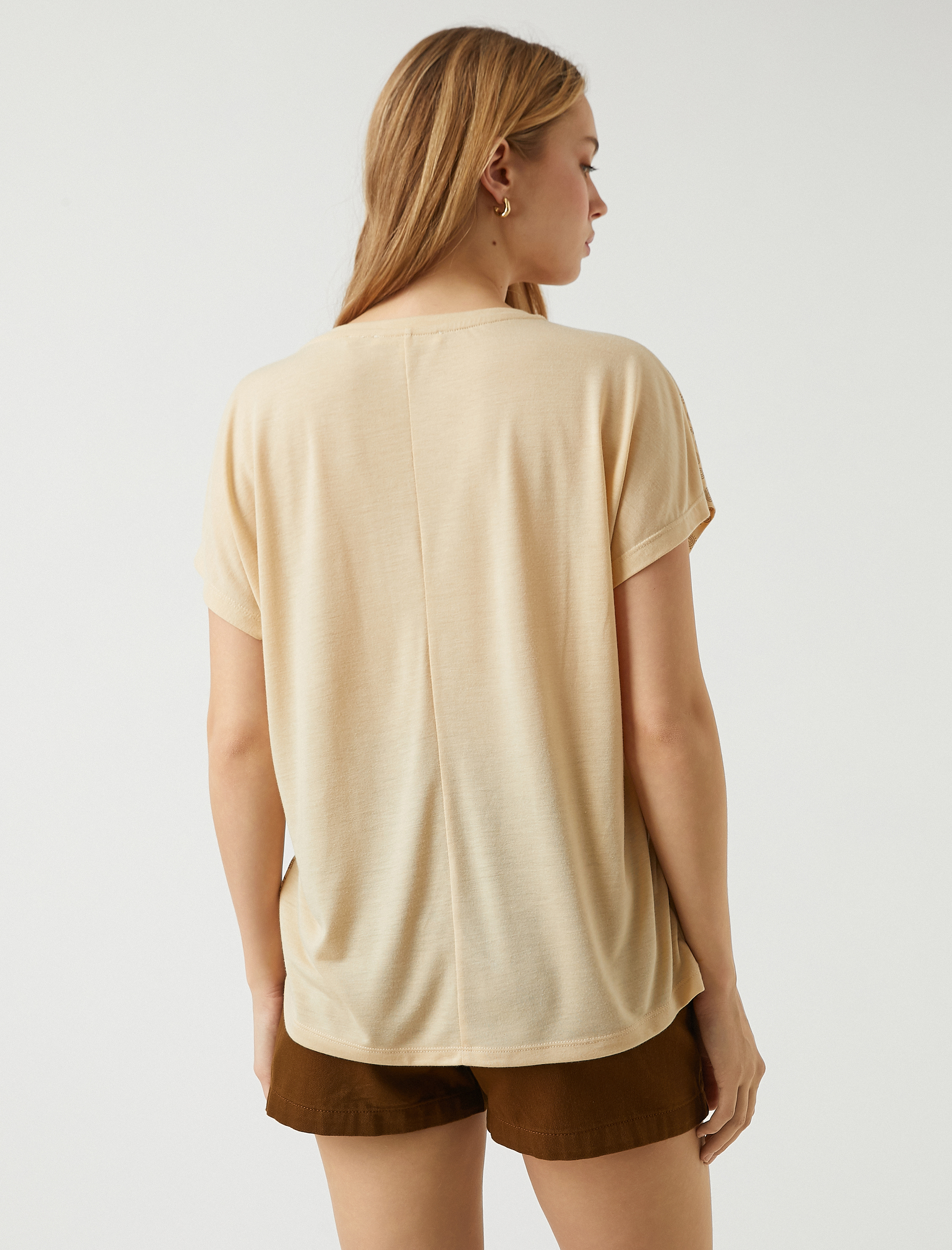   Desenli Tişört V Yaka Kısa Kollu