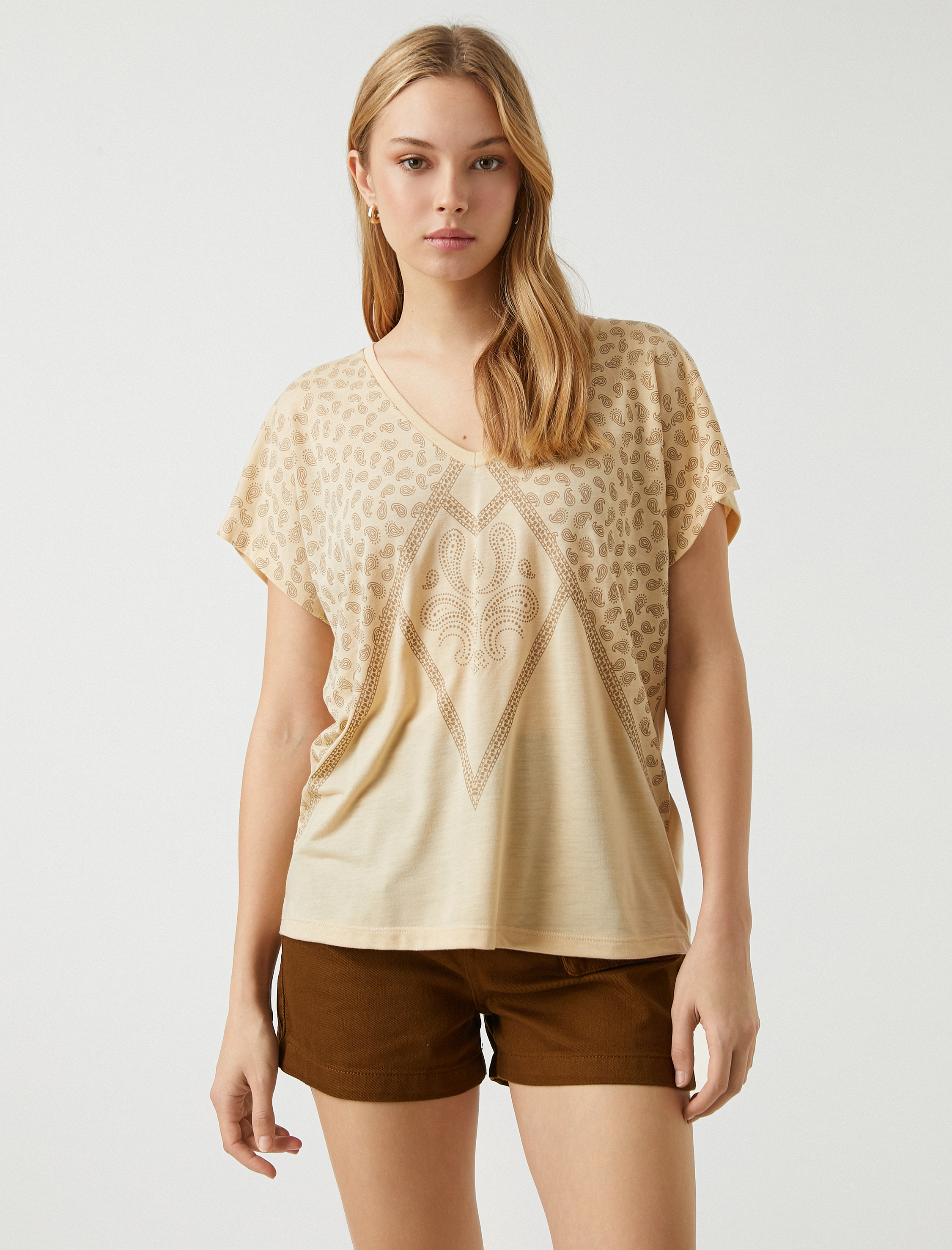   Desenli Tişört V Yaka Kısa Kollu