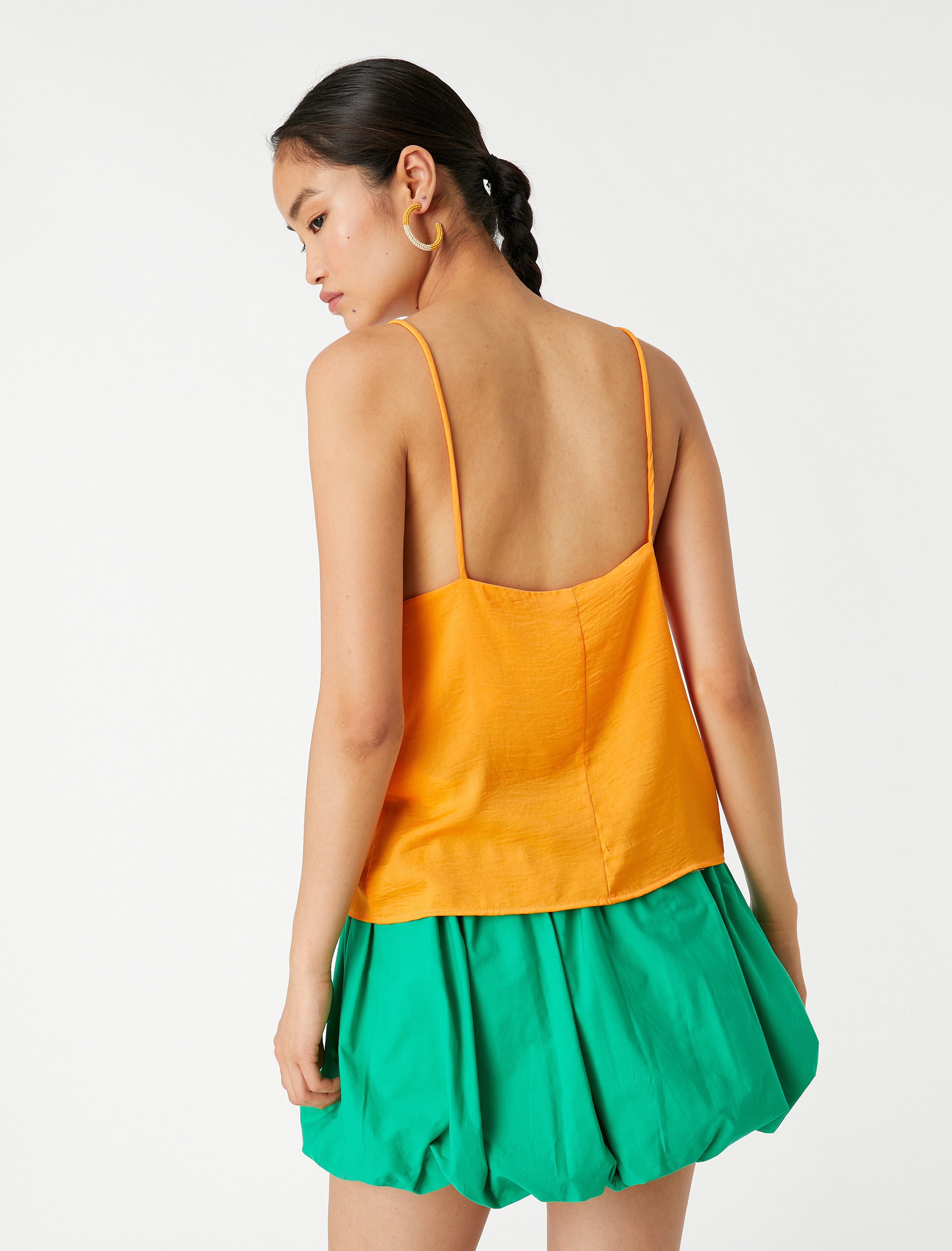   İnce Askılı Kare Yaka Atlet Saten Görünümlü