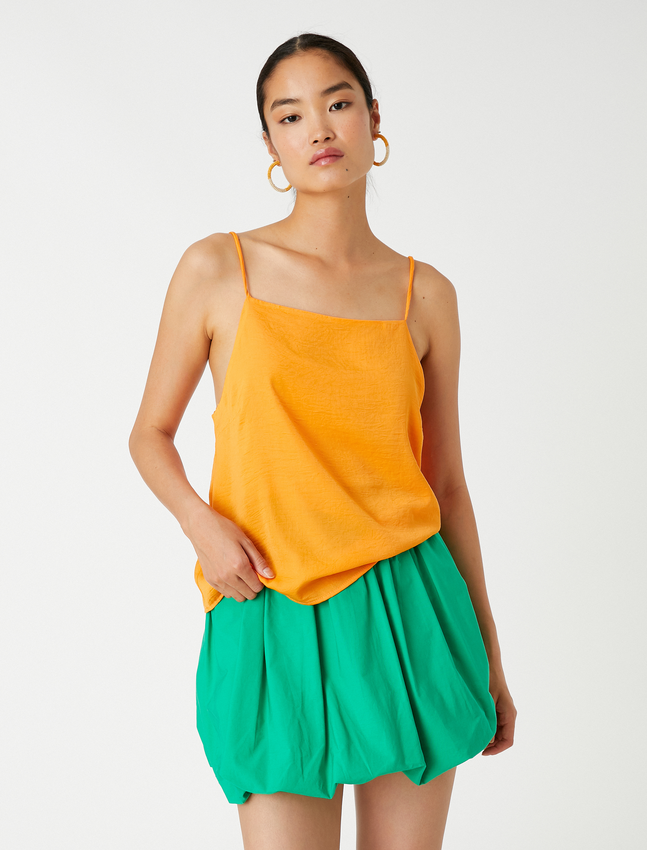   İnce Askılı Kare Yaka Atlet Saten Görünümlü