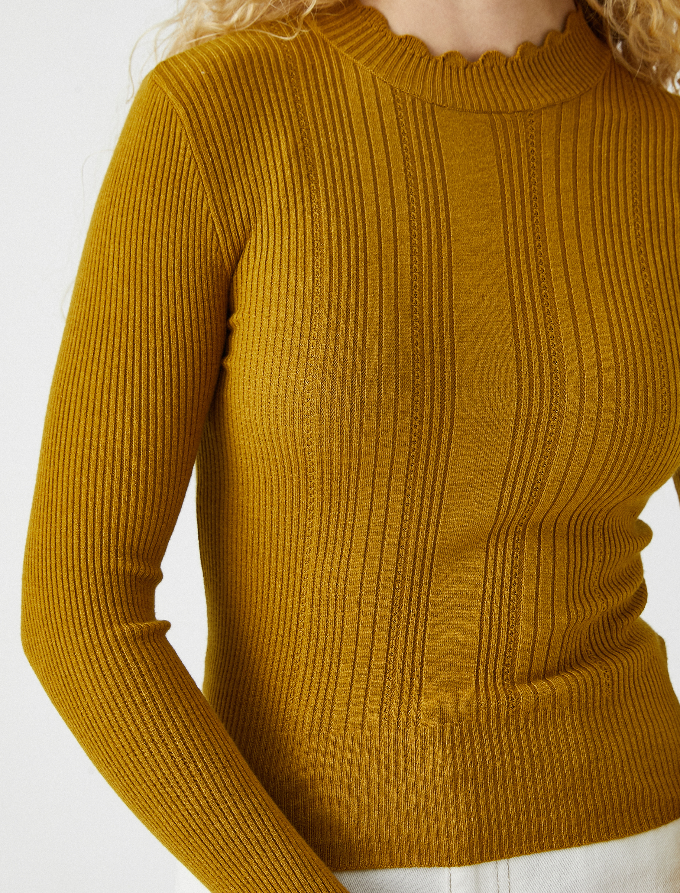   Yaka Detaylı Triko Kazak