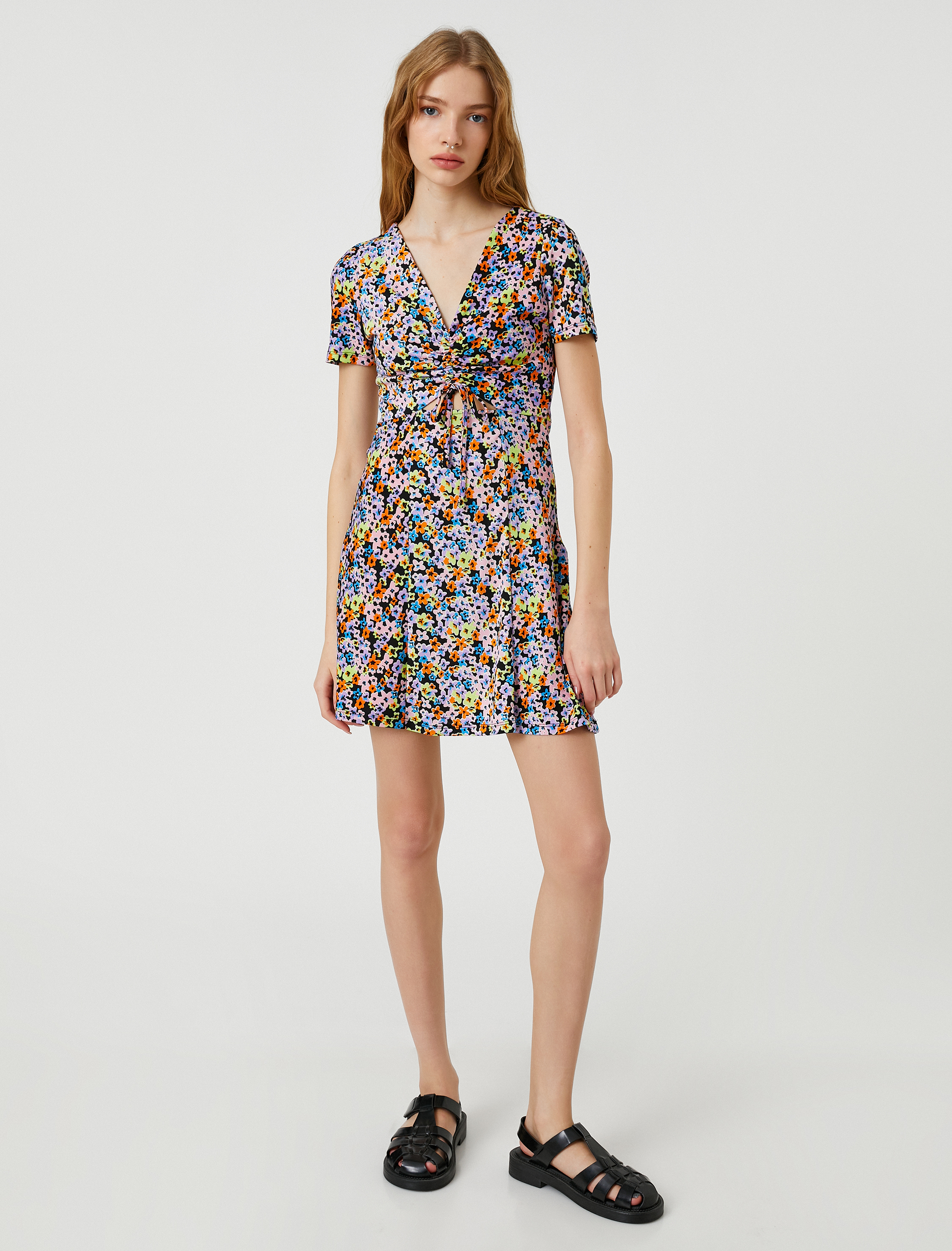   Çiçekli Mini Elbise Pencere Detaylı Kısa Kollu