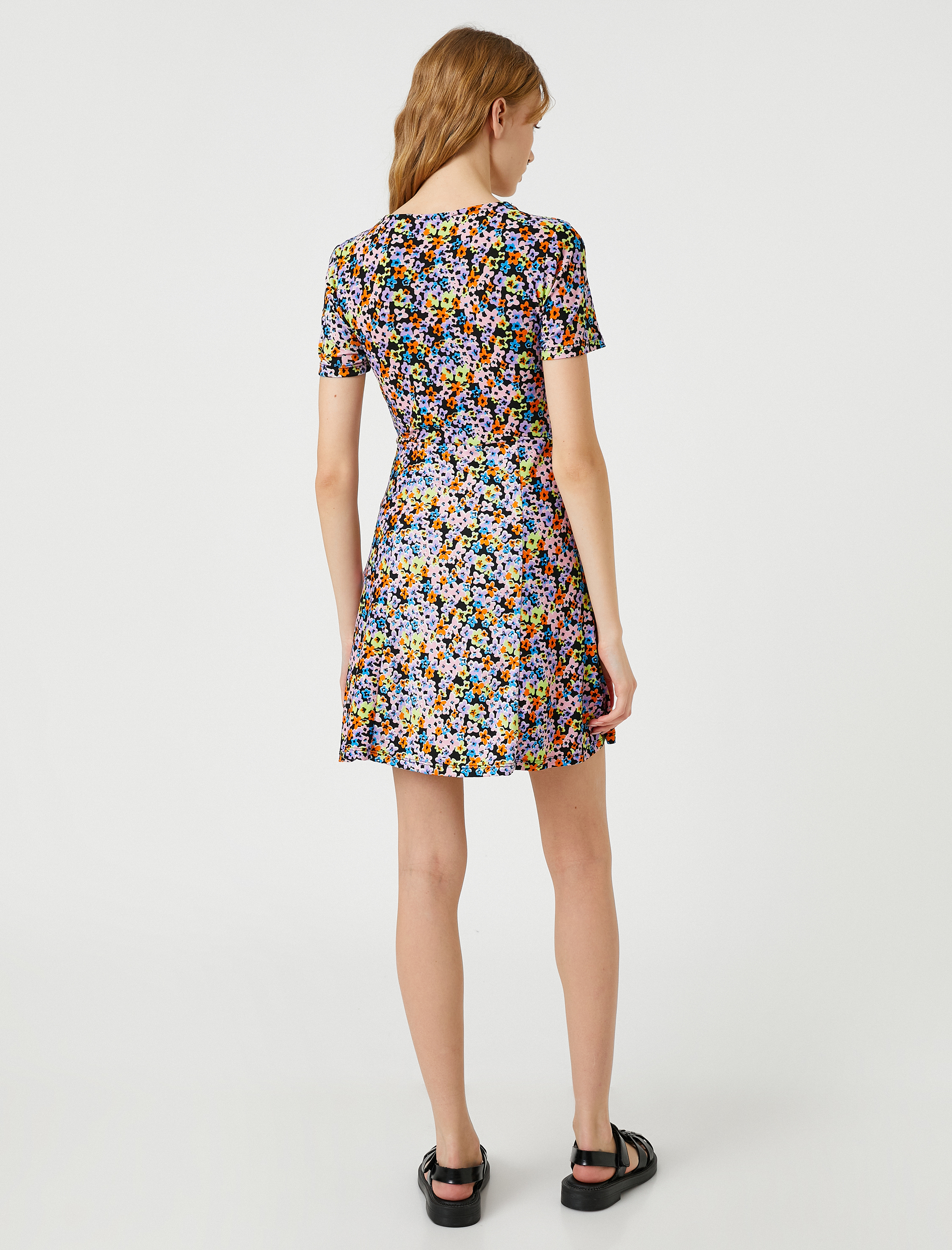   Çiçekli Mini Elbise Pencere Detaylı Kısa Kollu