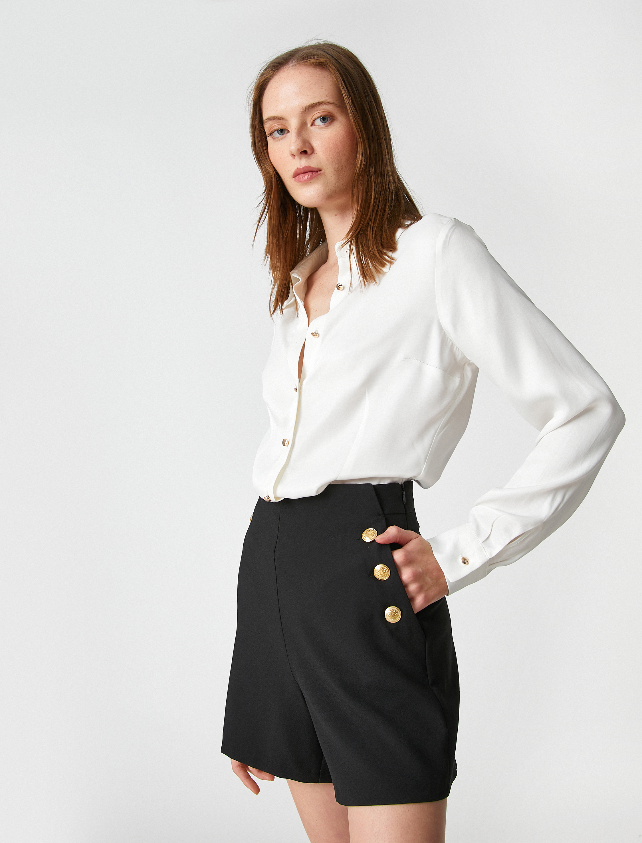   Mini Şort Arma Düğme Detaylı